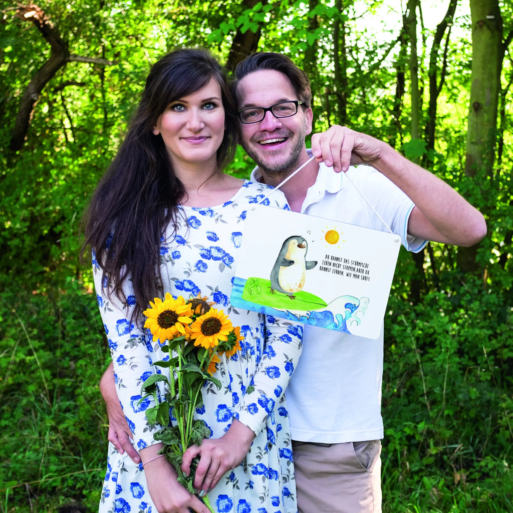 Dekoracyjny znak Pingwin surfista Motiv Schild, Deko Schild Für Wohnzimmer, Spruchschild, Deko Schild Für Balkon, Türschild, Dekoschild Für Badezimmer, Türschild Familie, Holzschild, Türschild Mit Spruch, Deko Wandtafel, Badschild, Dekos Child Für Garten, Schild mit Spruch, Deko Schild, Dekoschild Zum Aufhängen, Deko Schild Für Küche, Dekoschild Für Flur, Holztafel, Home Schilder, Dekoschild, Büro, Wandschild, WC Schild, Küchenschild, Pinguin, Pinguine, Wellen Reiten, Surfen, Wellen, Hawaii, Portugal, Urlaub, Surfer