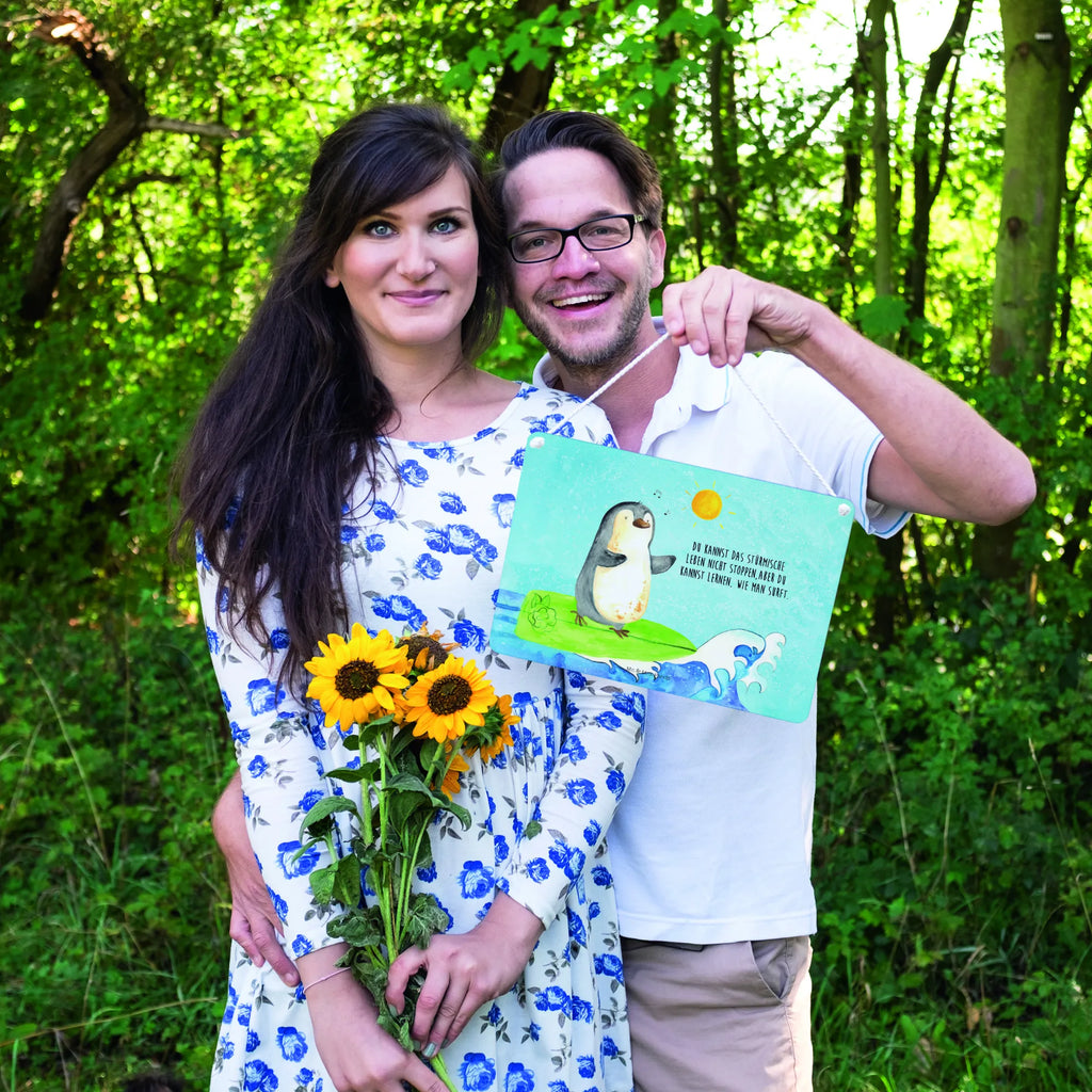 Dekoracyjny znak Pingwin surfista Motiv Schild, Deko Schild Für Wohnzimmer, Spruchschild, Deko Schild Für Balkon, Türschild, Dekoschild Für Badezimmer, Türschild Familie, Holzschild, Türschild Mit Spruch, Deko Wandtafel, Badschild, Dekos Child Für Garten, Schild mit Spruch, Deko Schild, Dekoschild Zum Aufhängen, Deko Schild Für Küche, Dekoschild Für Flur, Holztafel, Home Schilder, Dekoschild, Büro, Wandschild, WC Schild, Küchenschild, Pinguin, Pinguine, Wellen Reiten, Surfen, Wellen, Hawaii, Portugal, Urlaub, Surfer