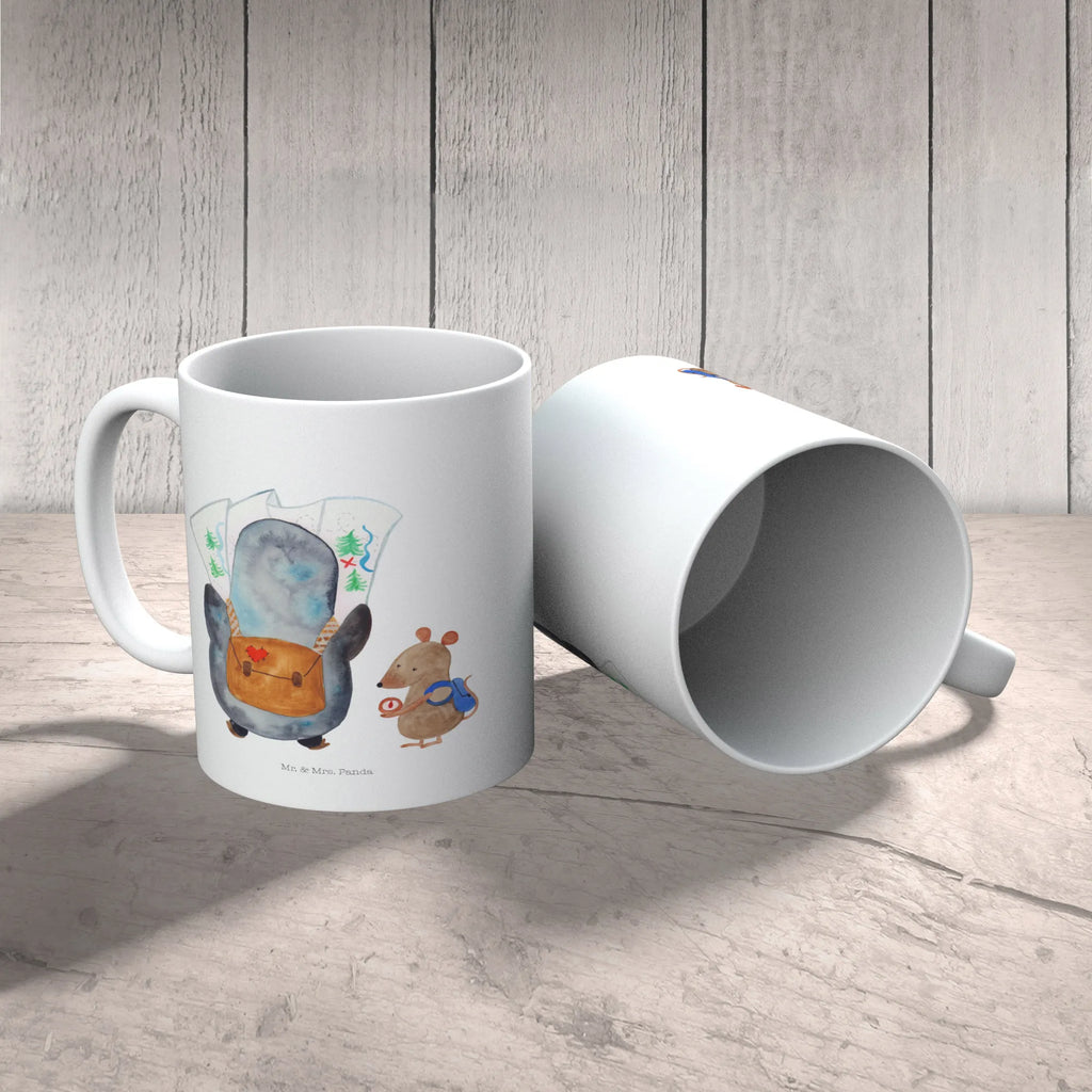 Mug Penguin & Mouse Hiker kaffeetasse bedruckt, Mug, milchkaffeetasse, Keramikbecher, Tasse mit Motiv, Becher, Sprüchetasse, Frühstückstasse, Pott, Motivtasse, Trinktasse, Bürobecher, Designtasse, Keramiktasse, Kaffeepott, statement tasse, Henkelbecher, Teetasse, tasse für kaffee, design tasse, Kakaotasse, Bedruckte Tasse, kaffeetasse keramik, kaffeebecher bedruckt, heißgetränkebecher, Bürotasse, Teepott, Geschenktasse, Dekotasse, Coffee Mug, schöne tasse, hochwertige tasse, Frühstücksbecher, tasse für büro, Henkeltasse, Kaffeetasse, Trinkbecher, Kaffeebecher, Tasse mit Spruch, haferl, kaffeebecher keramik, Tasse, Teebecher, Pinguin, Abenteurer, Pinguine, Wandern, Wanderlust, Ausflug, Abenteuer, Roadtrip