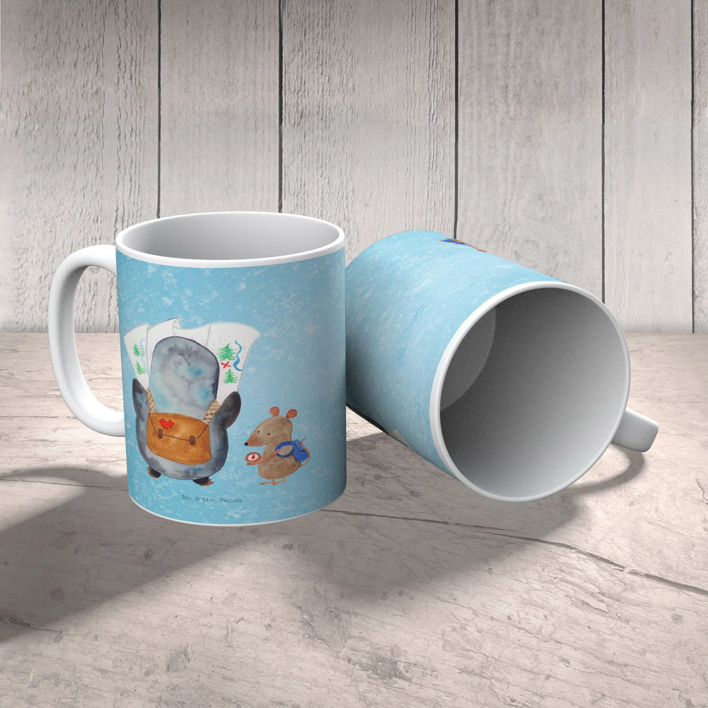 Mug Penguin & Mouse Hiker kaffeetasse bedruckt, Mug, milchkaffeetasse, Keramikbecher, Tasse mit Motiv, Becher, Sprüchetasse, Frühstückstasse, Pott, Motivtasse, Trinktasse, Bürobecher, Designtasse, Keramiktasse, Kaffeepott, statement tasse, Henkelbecher, Teetasse, tasse für kaffee, design tasse, Kakaotasse, Bedruckte Tasse, kaffeetasse keramik, kaffeebecher bedruckt, heißgetränkebecher, Bürotasse, Teepott, Geschenktasse, Dekotasse, Coffee Mug, schöne tasse, hochwertige tasse, Frühstücksbecher, tasse für büro, Henkeltasse, Kaffeetasse, Trinkbecher, Kaffeebecher, Tasse mit Spruch, haferl, kaffeebecher keramik, Tasse, Teebecher, Pinguin, Abenteurer, Pinguine, Wandern, Wanderlust, Ausflug, Abenteuer, Roadtrip