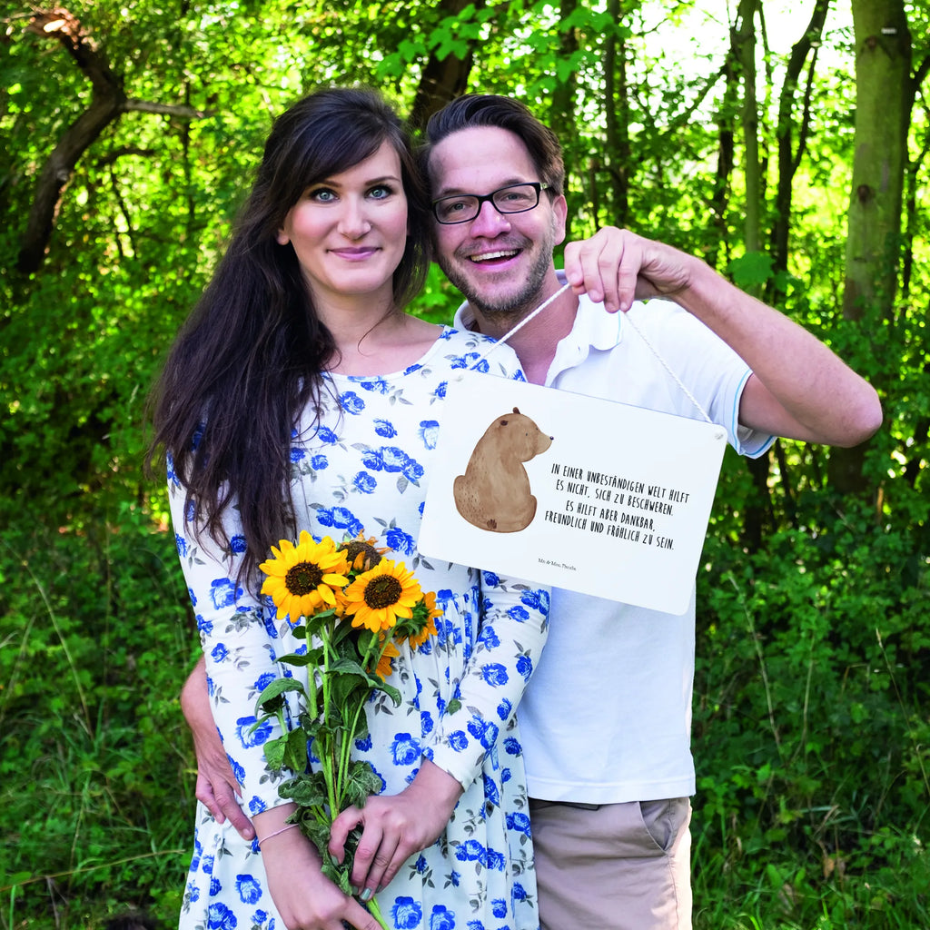 Deko Schild Bär Schulterblick Holztafel, Dekoschild, Spruchschild, hängeschild, Deko Wandtafel, Türschild Familie, sprüche schild, Deko Schild, Holzschild, wandhänger, Schild mit Spruch, Küchenschild, Schild, Badschild, dekotafel, Türschild, wandtafel, holzbild, Wandschild, dekoration schild, Motivschild, dekoschilder, Teddybär, Teddy, Bär, Bären, Weltansicht, Selbstachtung, Motivation, Weisheit, Bärenliebe