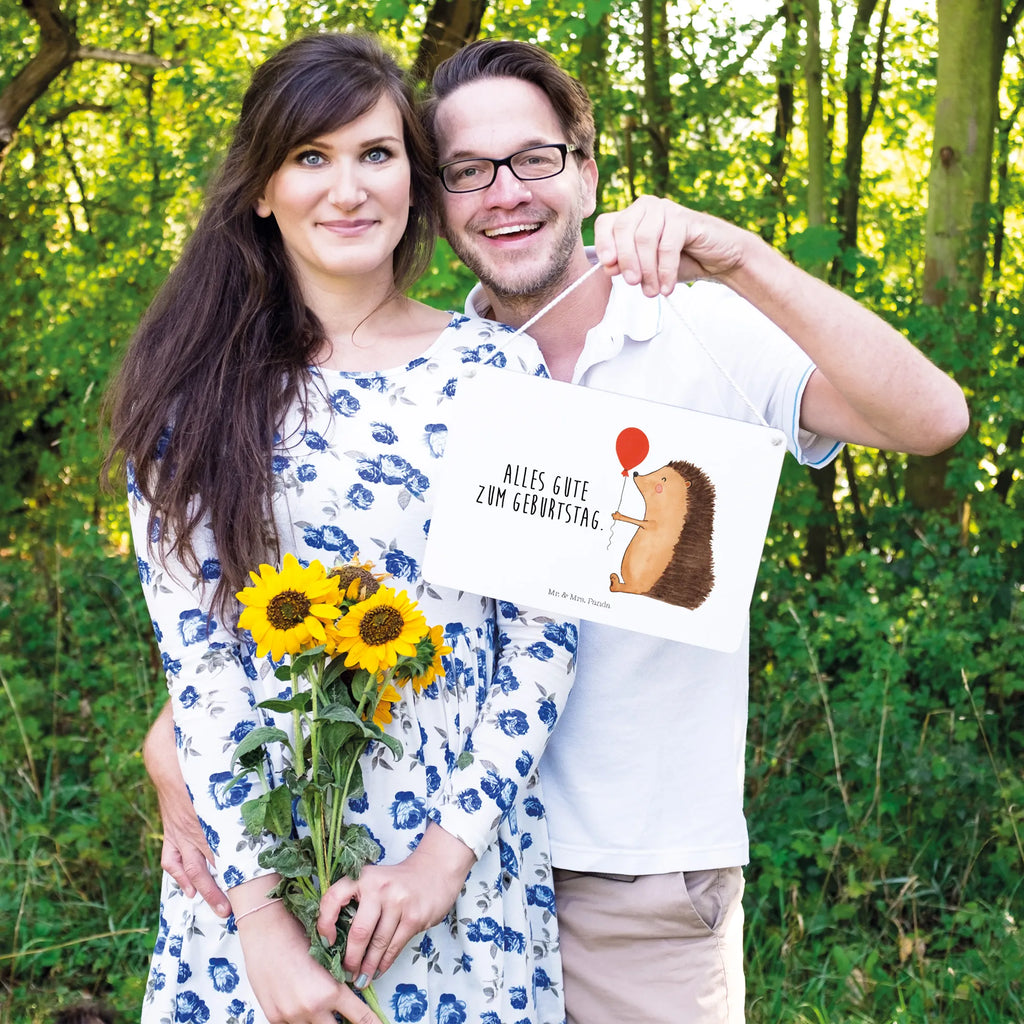 Deko Schild Igel Luftballon Türschild Familie, dekoschilder, hängeschild, Motivschild, Wandschild, Deko Wandtafel, Schild, Holzschild, dekotafel, Spruchschild, Badschild, sprüche schild, Holztafel, dekoration schild, holzbild, Deko Schild, Schild mit Spruch, wandtafel, Türschild, wandhänger, Küchenschild, Dekoschild, Tiere, Tiermotive, Gute Laune, Lustige Sprüche, Ballon, Geburtstag, Herzlichen Glückwunsch, Glückwunsch, Happy Birthday, Geburtstagskind, Igel
