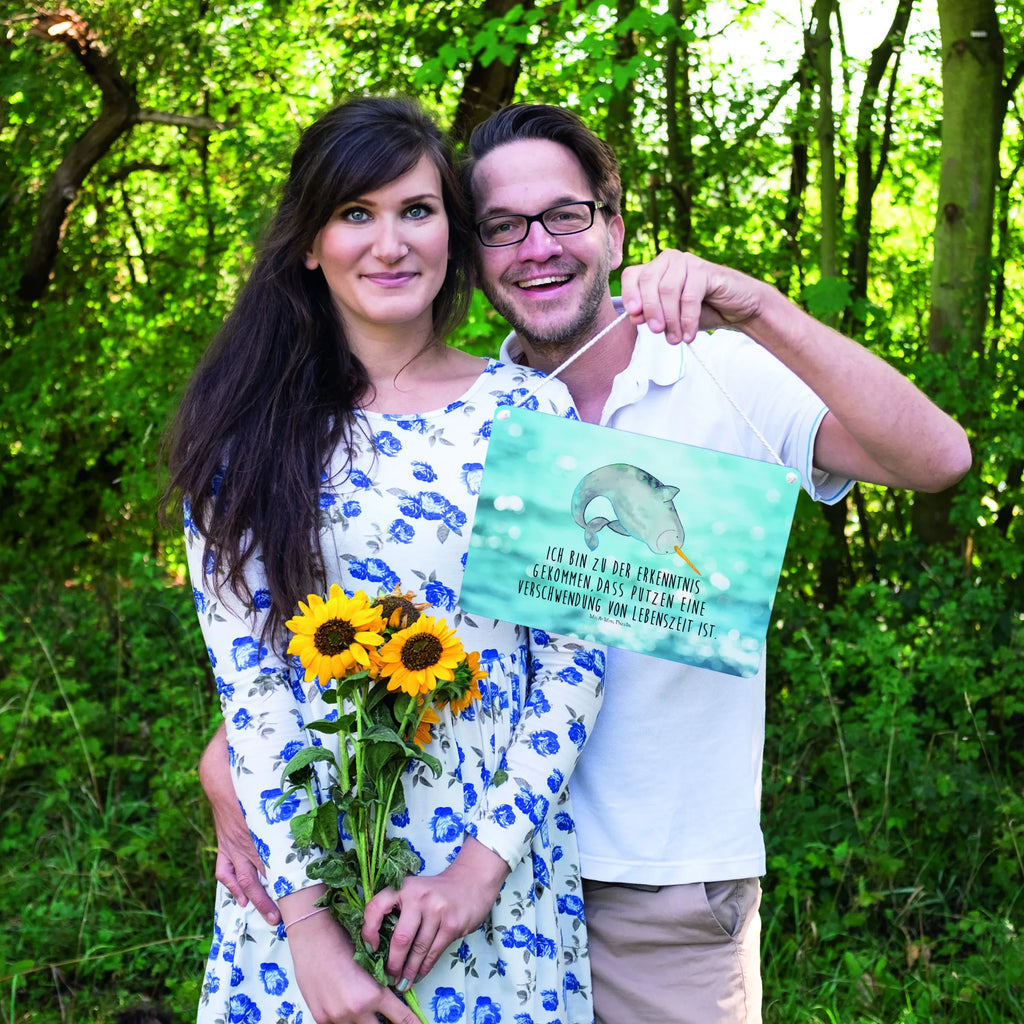 Deko Schild Narwal Spruchschild, holzbild, dekoration schild, Motivschild, wandtafel, dekoschilder, Deko Schild, Schild, Schild mit Spruch, Dekoschild, Türschild, Küchenschild, Holzschild, dekotafel, Holztafel, Badschild, hängeschild, sprüche schild, Deko Wandtafel, Wandschild, Türschild Familie, wandhänger, Meer, Meerestiere, Urlaub, Putzen, Kinderzimmer, Junggesellin, Narwal, Wal, Hausfrau, Aufräumen