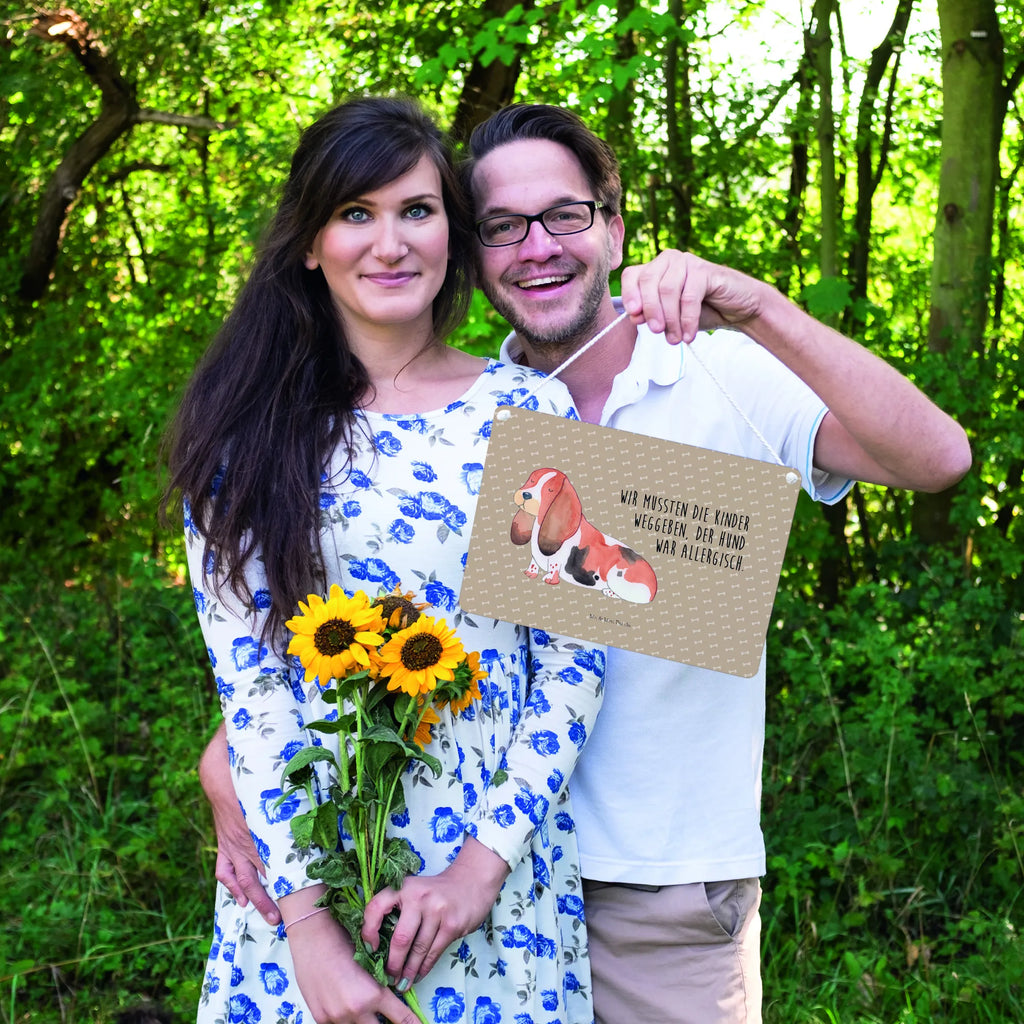 Deko Schild Hund Basset Hound Dekos child Für Garten, Schild Zum Hinstellen, Rustikales Deko schild, Wanddeko Schild, Dekoschild Für Badezimmer, Deko schild Modern, Dekoschild Für Freunde, Spruchschild, Dekoschild Für Flur, Deko schild Mit Blumenmotiv, Dekoschild Aus Holz, Deko schild Für Wohnzimmer, Deko schild Mit Spruch, Deko schild Liebevoll Gestaltet, Vintage Schild, Dekoschild Klein, Türschild Mit Spruch, Shabby Chic Schild, Dekoschild Zum Aufhängen, Deko schild Für Küche, Türschild, Holzschild, Schild Aus Metall, Schild Zum Aufstellen, Wandschild, Deko schild Für Balkon, Deko schild Mit Lebensweisheit, Lustiges Deko schild, Dekoschild Für Familie, Deko schild Mit Motiv, Deko Schild, Metallschild, Dekoschild Handgemacht, Deko schild Mit Herz, Dekoschild Groß, Dekoschild, Deko schild Landhausstil, Dekoschild Geschenk, Schild Aus Holz, Deko Wandtafel, Hund, Hundemotiv, Haustier, Hunderasse, Tierliebhaber, Hundebesitzer, Sprüche, Basset, Basset Hound, Hundeliebe, kinderlos