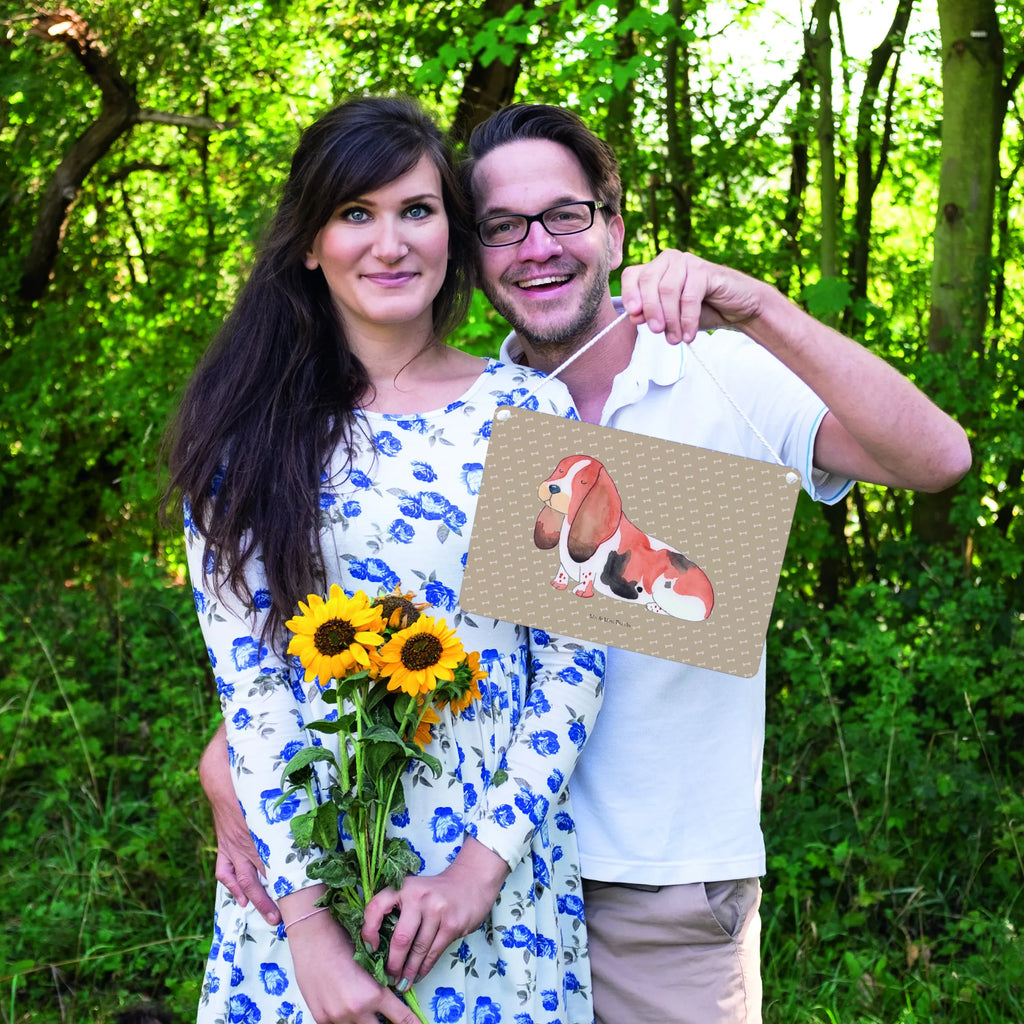 Deko Schild Hund Basset Hound Dekos child Für Garten, Schild Zum Hinstellen, Rustikales Deko schild, Wanddeko Schild, Dekoschild Für Badezimmer, Deko schild Modern, Dekoschild Für Freunde, Spruchschild, Dekoschild Für Flur, Deko schild Mit Blumenmotiv, Dekoschild Aus Holz, Deko schild Für Wohnzimmer, Deko schild Mit Spruch, Deko schild Liebevoll Gestaltet, Vintage Schild, Dekoschild Klein, Türschild Mit Spruch, Shabby Chic Schild, Dekoschild Zum Aufhängen, Deko schild Für Küche, Türschild, Holzschild, Schild Aus Metall, Schild Zum Aufstellen, Wandschild, Deko schild Für Balkon, Deko schild Mit Lebensweisheit, Lustiges Deko schild, Dekoschild Für Familie, Deko schild Mit Motiv, Deko Schild, Metallschild, Dekoschild Handgemacht, Deko schild Mit Herz, Dekoschild Groß, Dekoschild, Deko schild Landhausstil, Dekoschild Geschenk, Schild Aus Holz, Deko Wandtafel, Hund, Hundemotiv, Haustier, Hunderasse, Tierliebhaber, Hundebesitzer, Sprüche, Basset, Basset Hound, Hundeliebe, kinderlos