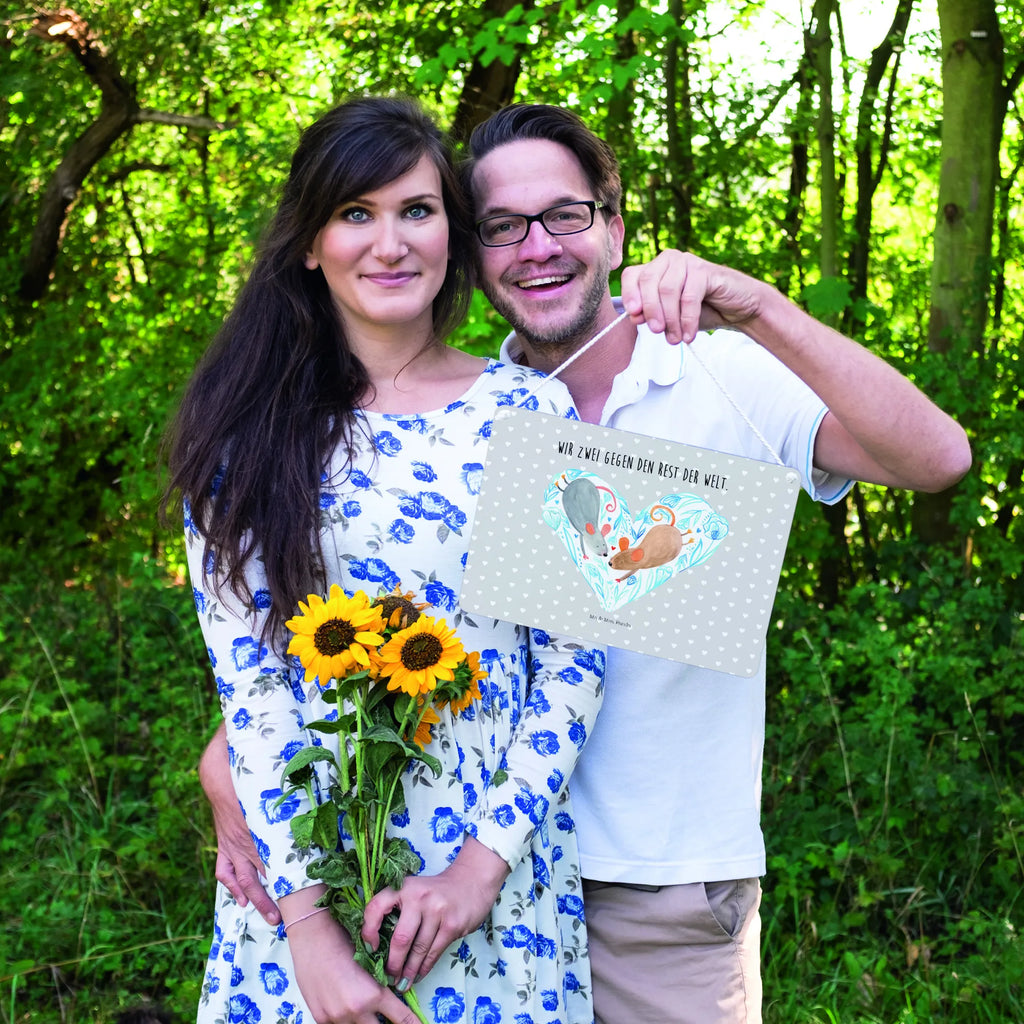 Deko Schild Mäuse Herz Türschild, wandhänger, holzbild, Holzschild, Küchenschild, Motivschild, Deko Wandtafel, Wandschild, hängeschild, Schild, Badschild, Spruchschild, Holztafel, Deko Schild, wandtafel, Schild mit Spruch, Türschild Familie, dekotafel, dekoschilder, Dekoschild, sprüche schild, dekoration schild, Freund, Liebe, Heiraten, Jahrestag, Heiratsantrag, Liebesgeschenk, Hocheitstag, Verlobung, Partner, Freundin, Ehemann, Ehefrau, Geschenk für Zwei, Love, Liebesbotschaft, Lieblingsmensch, Gemeinsamkeit, Hochzeit, Maus, Mäuse, Liebesbeweis