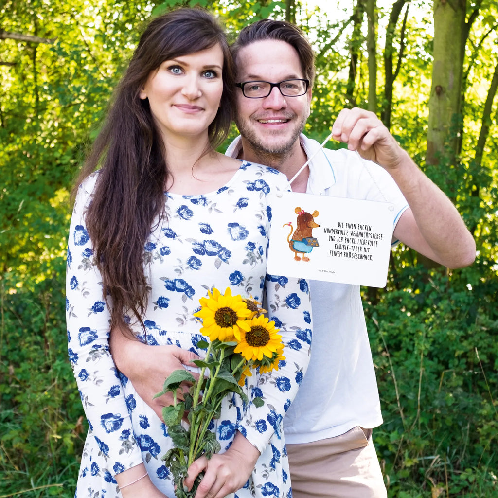Deko Schild Maus Kekse Dekoschild Groß, Dekoschild Für Familie, Schild Zum Aufstellen, Dekoschild, Deko Wandtafel, Deko schild Mit Spruch, Deko schild Liebevoll Gestaltet, Deko schild Mit Blumenmotiv, Schild Zum Hinstellen, Dekoschild Klein, Schild Aus Holz, Dekoschild Handgemacht, Rustikales Deko schild, Lustiges Deko schild, Türschild Mit Spruch, Dekoschild Für Badezimmer, Dekoschild Zum Aufhängen, Spruchschild, Dekoschild Geschenk, Dekoschild Für Flur, Metallschild, Dekoschild Für Freunde, Deko schild Mit Herz, Deko schild Für Wohnzimmer, Holzschild, Shabby Chic Schild, Dekos child Für Garten, Deko Schild, Dekoschild Aus Holz, Deko schild Modern, Schild Aus Metall, Wanddeko Schild, Deko schild Für Balkon, Vintage Schild, Türschild, Deko schild Landhausstil, Deko schild Mit Motiv, Deko schild Für Küche, Deko schild Mit Lebensweisheit, Wandschild, Winter, Weihnachten, Weihnachtsdeko, Nikolaus, Advent, Heiligabend, Wintermotiv, backen, Weihnachtsbäckerei, Chaosqueen, Plätzchen, Kekse, Weihnachtskekse, Maus