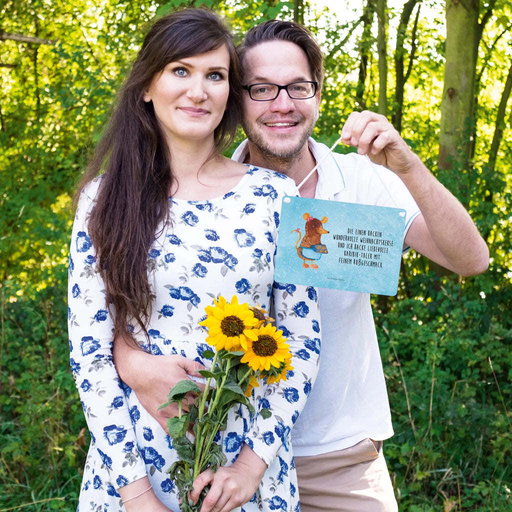 Deko Schild Maus Kekse Dekoschild Groß, Dekoschild Für Familie, Schild Zum Aufstellen, Dekoschild, Deko Wandtafel, Deko schild Mit Spruch, Deko schild Liebevoll Gestaltet, Deko schild Mit Blumenmotiv, Schild Zum Hinstellen, Dekoschild Klein, Schild Aus Holz, Dekoschild Handgemacht, Rustikales Deko schild, Lustiges Deko schild, Türschild Mit Spruch, Dekoschild Für Badezimmer, Dekoschild Zum Aufhängen, Spruchschild, Dekoschild Geschenk, Dekoschild Für Flur, Metallschild, Dekoschild Für Freunde, Deko schild Mit Herz, Deko schild Für Wohnzimmer, Holzschild, Shabby Chic Schild, Dekos child Für Garten, Deko Schild, Dekoschild Aus Holz, Deko schild Modern, Schild Aus Metall, Wanddeko Schild, Deko schild Für Balkon, Vintage Schild, Türschild, Deko schild Landhausstil, Deko schild Mit Motiv, Deko schild Für Küche, Deko schild Mit Lebensweisheit, Wandschild, Winter, Weihnachten, Weihnachtsdeko, Nikolaus, Advent, Heiligabend, Wintermotiv, backen, Weihnachtsbäckerei, Chaosqueen, Plätzchen, Kekse, Weihnachtskekse, Maus