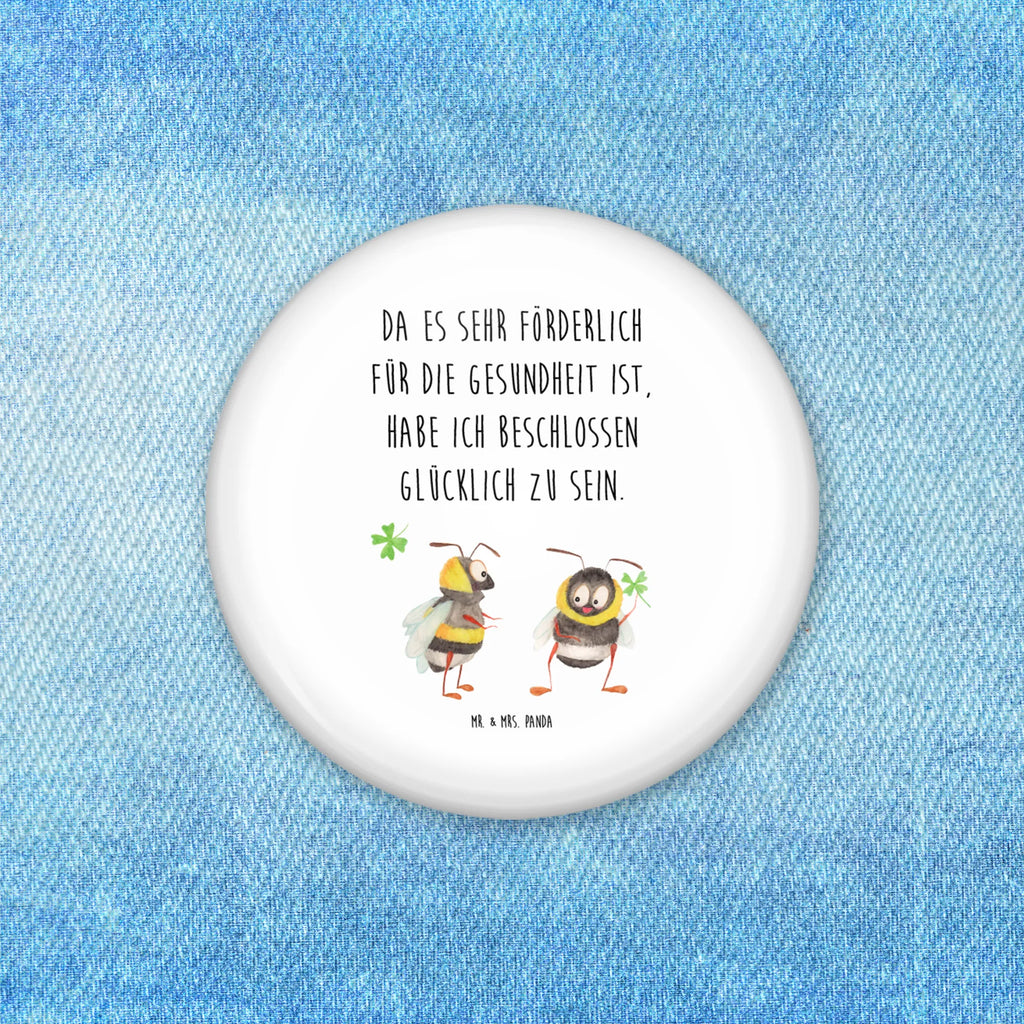 Button Hummeln mit Kleeblatt Button-Motiv 50 mm, Badge 50 mm, Werbebutton 50 mm, Button-Presse 50 mm, Eventbutton 50 mm, Button-Edition 50 mm, Pin 50 mm, Pin-Button 50 mm, Button 50 mm, Button-Lieferung 50 mm, Runde Buttons 50 mm, Button-Badge 50 mm, Button-Anstecker 50 mm, Marketingbutton 50 mm, Festivalbutton 50 mm, Button-Sonderedition 50 mm, Sammlerbutton 50 mm, Button-Button 50 mm, Button-Emblem 50 mm, Ansteckbutton 50 mm, Button-Pin 50 mm, Vereinsbutton 50 mm, Button Abzeichen 50 mm, Button-Design 50 mm, Button-Sujet 50 mm, Button-Druck 50 mm, Button-Logo 50 mm, Button-Set 50 mm, Button-Kollektion 50 mm, Tiermotive, Gute Laune, lustige Sprüche, Tiere, Biene Deko, Hummel, Biene, Spruch schön, glücklich werden, Spruch positiv, glücklich sein, Spruch fröhlich