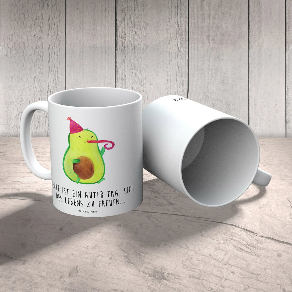 Mug avocado Celebration Henkeltasse, Henkelbecher, Kaffeebecher, Trinktasse, Bürobecher, Frühstückstasse, Mug, kaffeebecher keramik, kaffeetasse keramik, Kakaotasse, heißgetränkebecher, Tasse mit Motiv, Keramiktasse, Coffee Mug, Geschenktasse, Pott, tasse für kaffee, Kaffeepott, Bürotasse, haferl, schöne tasse, milchkaffeetasse, Tasse mit Spruch, kaffeetasse bedruckt, Becher, Tasse, tasse für büro, Trinkbecher, Designtasse, design tasse, Dekotasse, Teetasse, Motivtasse, Frühstücksbecher, Keramikbecher, Sprüchetasse, Kaffeetasse, Bedruckte Tasse, kaffeebecher bedruckt, Teebecher, statement tasse, hochwertige tasse, Teepott, Vegan, Avocado, Veggie, Gesund, Party, Feierlichkeit, Gute Laune, Geburtstag, Feier, Tröte, Fete