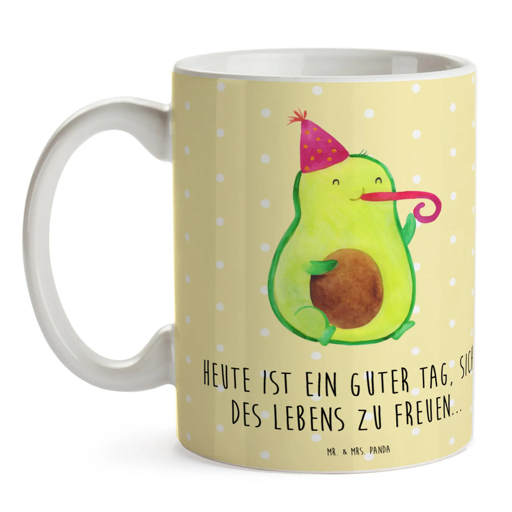 Mug avocado Celebration Henkeltasse, Henkelbecher, Kaffeebecher, Trinktasse, Bürobecher, Frühstückstasse, Mug, kaffeebecher keramik, kaffeetasse keramik, Kakaotasse, heißgetränkebecher, Tasse mit Motiv, Keramiktasse, Coffee Mug, Geschenktasse, Pott, tasse für kaffee, Kaffeepott, Bürotasse, haferl, schöne tasse, milchkaffeetasse, Tasse mit Spruch, kaffeetasse bedruckt, Becher, Tasse, tasse für büro, Trinkbecher, Designtasse, design tasse, Dekotasse, Teetasse, Motivtasse, Frühstücksbecher, Keramikbecher, Sprüchetasse, Kaffeetasse, Bedruckte Tasse, kaffeebecher bedruckt, Teebecher, statement tasse, hochwertige tasse, Teepott, Vegan, Avocado, Veggie, Gesund, Party, Feierlichkeit, Gute Laune, Geburtstag, Feier, Tröte, Fete