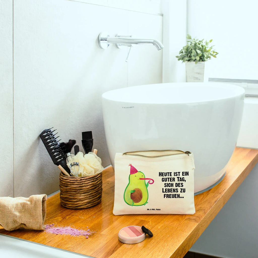 Schminktasche Avocado Feier Federtasche, Etui, Stiftemäppchen, Kosmetiktasche, Baumwollbeutel, Stoffbeutel, Schulmäppchen, kosmetiktäschchen, Schlamper, pencil case, aufbewahrungsbeutel, beauty tasche, Federmappe, Make-Up Tasche, Kosmetikbeutel, Pouch, utensilientasche, aufbewahrungstasche, Schminktäschchen, Waschtasche, Beauty Bag, Schlampermäppchen, Baumwolltasche, Stifteetui, Pinseltasche, Schminktasche, Schminkbeutel, beauty case, Waschbeutel, Stofftasche, Täschchen, Mäppchen, toiletry bag, Kulturbeutel, Kulturtasche, Veggie, Gesund, Avocado, Vegan, Feier, Tröte, Gute Laune, Feierlichkeit, Geburtstag, Party, Fete