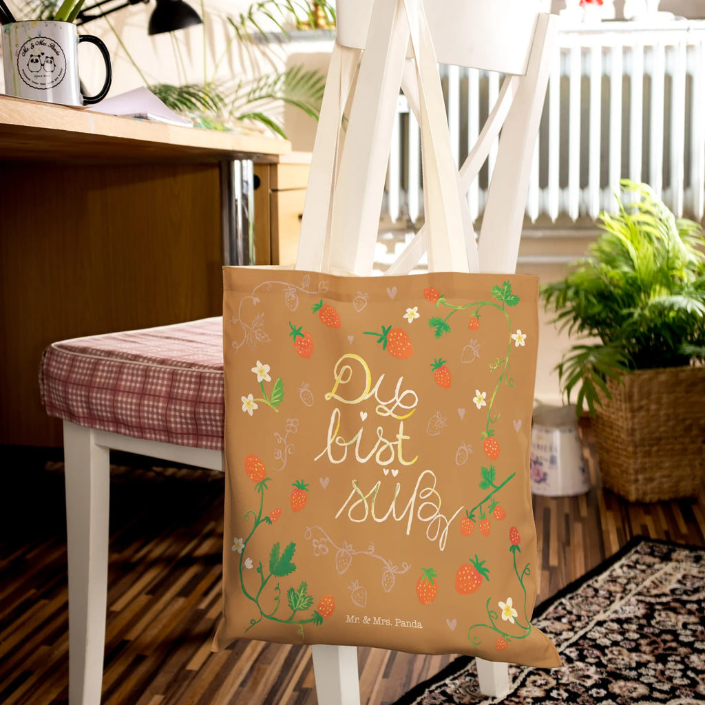Einkaufstasche Erdbeeren Du bist süß shopping bag, Tragetaschen, Beutel, stoffshopper, Shopper, Beutel Tasche, Umhängetasche, Strandtasche, Tüte, markttasche, Einkaufstaschen, Stofftragetasche, taschen shopper, Schultertasche, Stoffeinkaufstaschen, Stofftaschen, Freizeittasche, Einkaufstasche, Einkaufsbeutel, cityshopper, Stoffbeutel, Stofftasche, Alltagstasche, Dekoration, Abenteuer, Natur, Outdoor, Blumen Deko, Frühlings Deko, Sommer Deko, positive Botschaft, Naturliebhaber, Erdbeere, Kompliment, Deko, Süß, Jahrestag, Liebe Spruch, Liebe Zitat, Geschenk Freundin, Geschenk Partner, Du Bist Süß