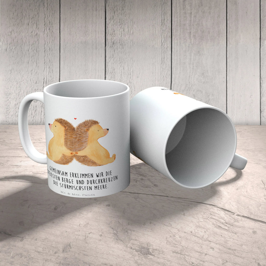 Kubek Jeże trzymające się za łapki Keramiktasse, Geschenktasse, Teetasse, Tasse mit Motiven, Kaffeetasse, Tasse mit Zitaten, Porzellantasse, Tasse, Bürotasse, Liebe, Partner, Freund, Freundin, Ehemann, Ehefrau, Heiraten, Verlobung, Heiratsantrag, Liebesgeschenk, Jahrestag, Hocheitstag, große Liebe, Liebesbeweis, Igel, Gemeinsamkeit, Liebesbotschaft, Love, Lieblingsmensch, Hand in Hand, Geschenk für zwei, Igelliebe, Hochzeit
