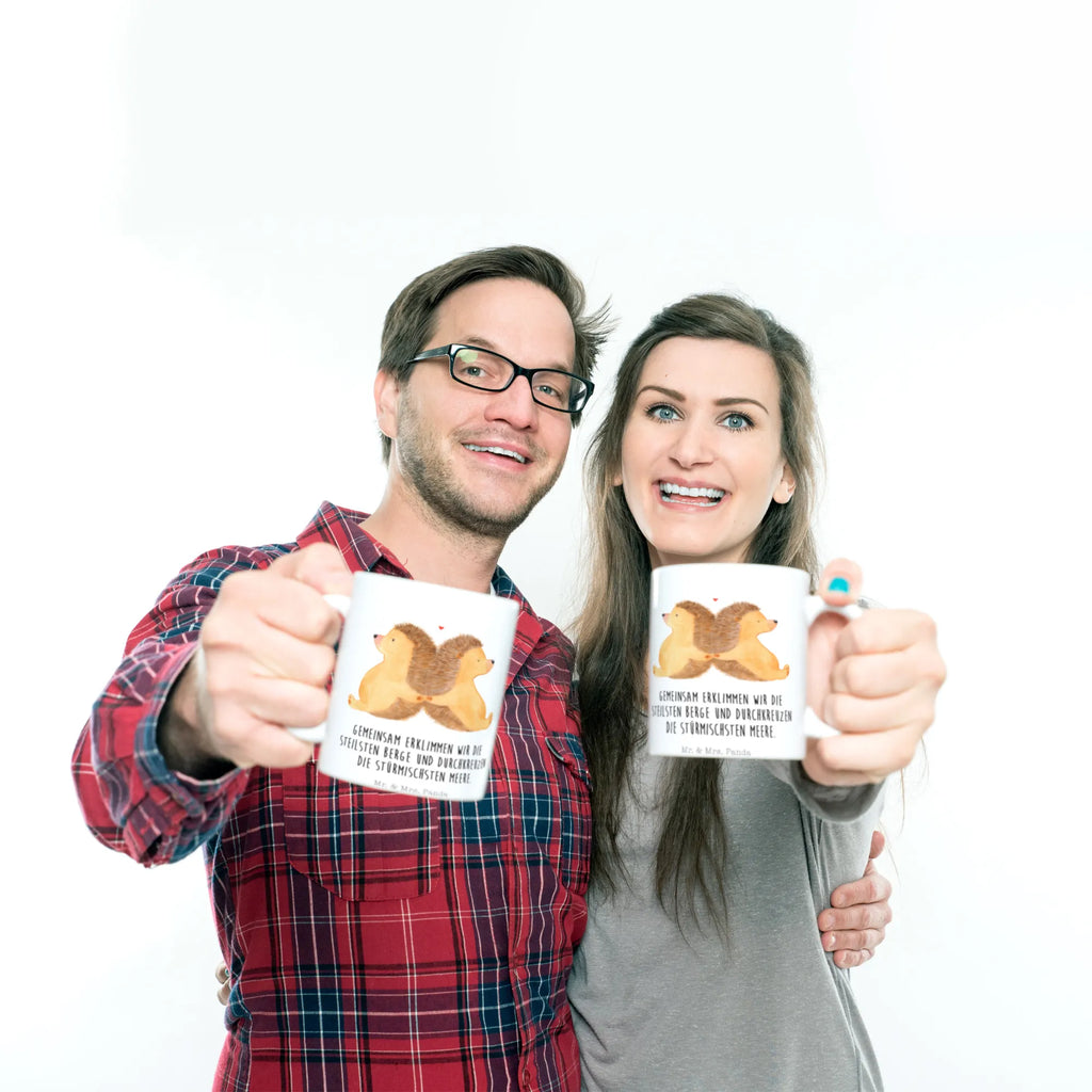 Kubek Jeże trzymające się za łapki Keramiktasse, Geschenktasse, Teetasse, Tasse mit Motiven, Kaffeetasse, Tasse mit Zitaten, Porzellantasse, Tasse, Bürotasse, Liebe, Partner, Freund, Freundin, Ehemann, Ehefrau, Heiraten, Verlobung, Heiratsantrag, Liebesgeschenk, Jahrestag, Hocheitstag, große Liebe, Liebesbeweis, Igel, Gemeinsamkeit, Liebesbotschaft, Love, Lieblingsmensch, Hand in Hand, Geschenk für zwei, Igelliebe, Hochzeit