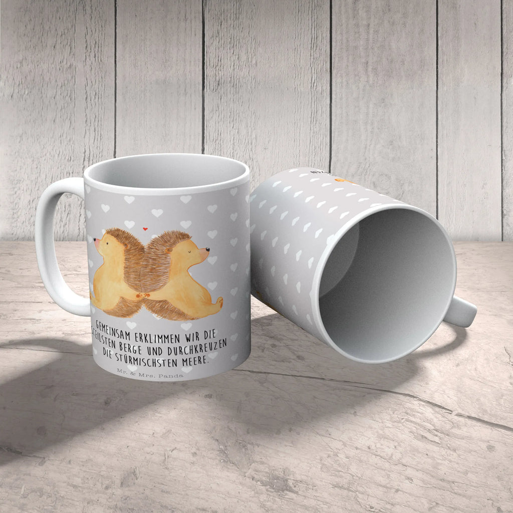 Kubek Jeże trzymające się za łapki Keramiktasse, Geschenktasse, Teetasse, Tasse mit Motiven, Kaffeetasse, Tasse mit Zitaten, Porzellantasse, Tasse, Bürotasse, Liebe, Partner, Freund, Freundin, Ehemann, Ehefrau, Heiraten, Verlobung, Heiratsantrag, Liebesgeschenk, Jahrestag, Hocheitstag, große Liebe, Liebesbeweis, Igel, Gemeinsamkeit, Liebesbotschaft, Love, Lieblingsmensch, Hand in Hand, Geschenk für zwei, Igelliebe, Hochzeit