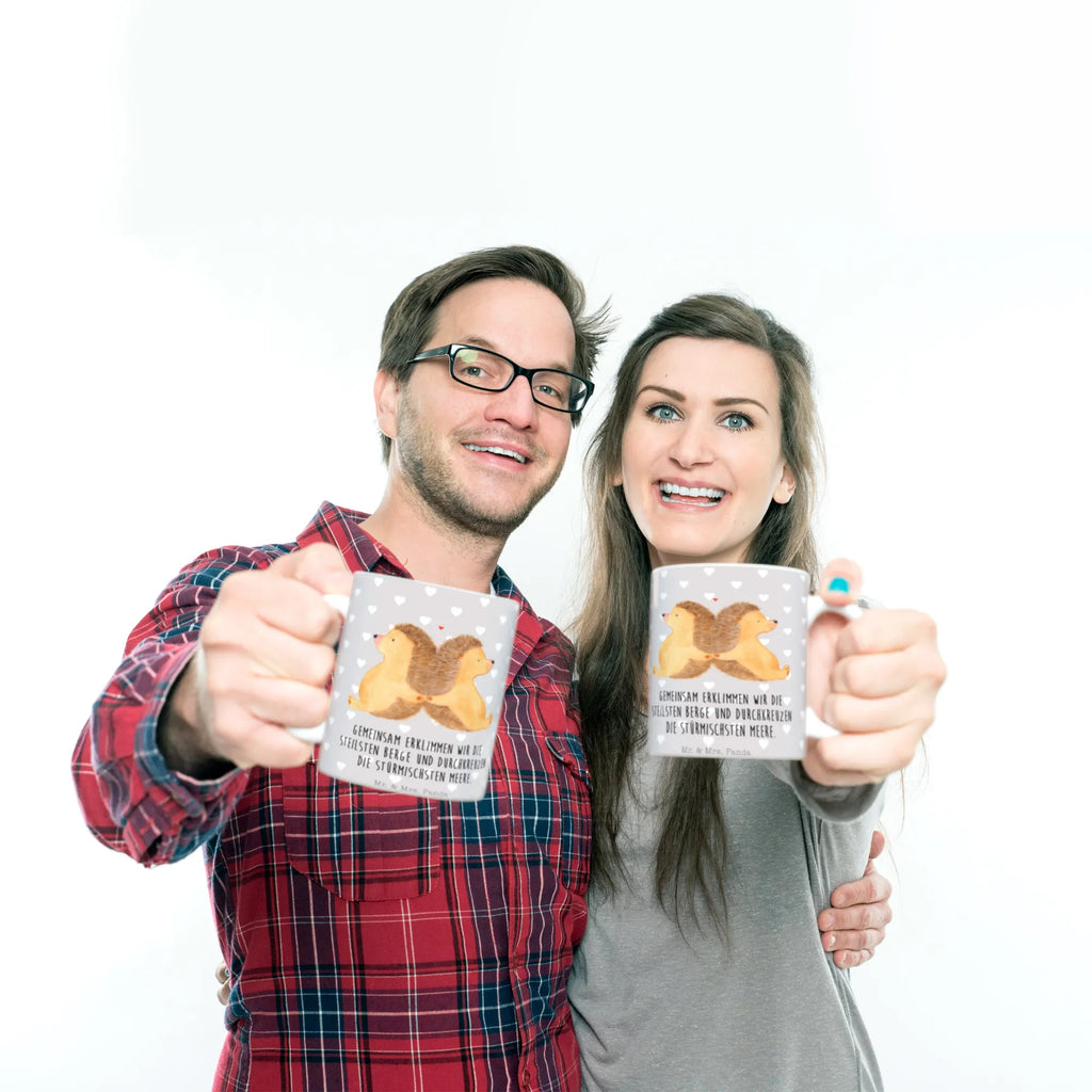 Kubek Jeże trzymające się za łapki Keramiktasse, Geschenktasse, Teetasse, Tasse mit Motiven, Kaffeetasse, Tasse mit Zitaten, Porzellantasse, Tasse, Bürotasse, Liebe, Partner, Freund, Freundin, Ehemann, Ehefrau, Heiraten, Verlobung, Heiratsantrag, Liebesgeschenk, Jahrestag, Hocheitstag, große Liebe, Liebesbeweis, Igel, Gemeinsamkeit, Liebesbotschaft, Love, Lieblingsmensch, Hand in Hand, Geschenk für zwei, Igelliebe, Hochzeit