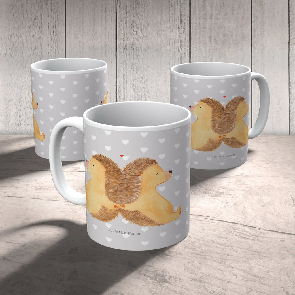 Kubek Jeże trzymające się za łapki Keramiktasse, Geschenktasse, Teetasse, Tasse mit Motiven, Kaffeetasse, Tasse mit Zitaten, Porzellantasse, Tasse, Bürotasse, Liebe, Partner, Freund, Freundin, Ehemann, Ehefrau, Heiraten, Verlobung, Heiratsantrag, Liebesgeschenk, Jahrestag, Hocheitstag, große Liebe, Liebesbeweis, Igel, Gemeinsamkeit, Liebesbotschaft, Love, Lieblingsmensch, Hand in Hand, Geschenk für zwei, Igelliebe, Hochzeit
