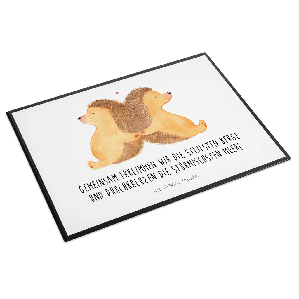 Schreibtischunterlage Igel händchenhaltend arbeitsunterlage, tischpads, schreibtischunterlage, tischauflage, tischpad, tischauflagen, Schreibtisch Unterlagen, tischmatte, arbeitsmatte, schreibtischunterlagen, schreibtischauflagen, schreibauflage, pultunterlage, Schreibtisch Matte, schreibtischmatte, Schreibunterlage, schreibauflagen, tischmatten, Schreibtischauflage, schreibmatte, Tischunterlage, Verlobung, Freund, Partner, Heiratsantrag, Freundin, Liebesgeschenk, Ehemann, Hocheitstag, Ehefrau, Heiraten, Jahrestag, Liebe, Hochzeit, Love, Igelliebe, Liebesbotschaft, Liebesbeweis, Hand in Hand, Igel, Große Liebe, Gemeinsamkeit, Lieblingsmensch, Geschenk für Zwei