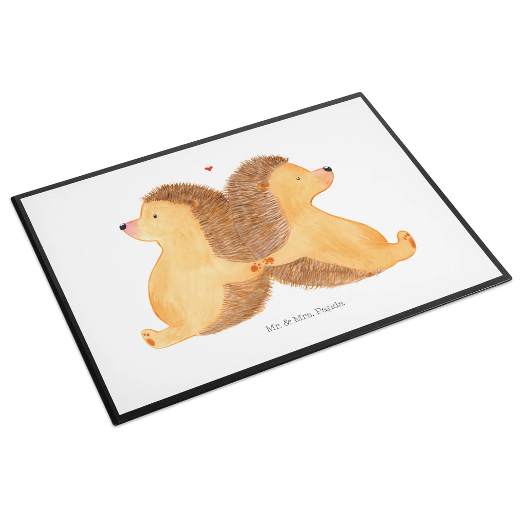 Schreibtischunterlage Igel händchenhaltend arbeitsunterlage, tischpads, schreibtischunterlage, tischauflage, tischpad, tischauflagen, Schreibtisch Unterlagen, tischmatte, arbeitsmatte, schreibtischunterlagen, schreibtischauflagen, schreibauflage, pultunterlage, Schreibtisch Matte, schreibtischmatte, Schreibunterlage, schreibauflagen, tischmatten, Schreibtischauflage, schreibmatte, Tischunterlage, Verlobung, Freund, Partner, Heiratsantrag, Freundin, Liebesgeschenk, Ehemann, Hocheitstag, Ehefrau, Heiraten, Jahrestag, Liebe, Hochzeit, Love, Igelliebe, Liebesbotschaft, Liebesbeweis, Hand in Hand, Igel, Große Liebe, Gemeinsamkeit, Lieblingsmensch, Geschenk für Zwei