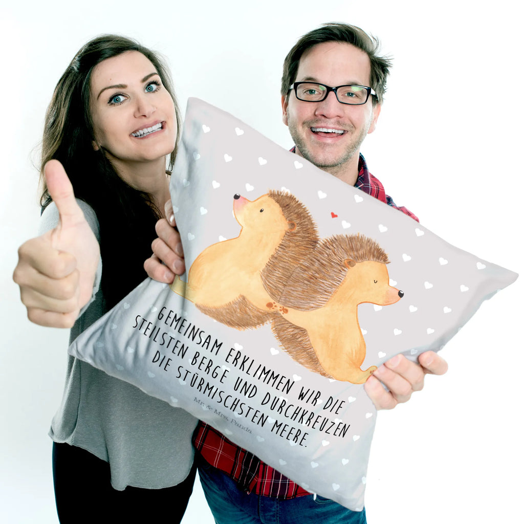 Cushion Hedgehogs holding hands Kopfkissen 40x40, Sofakissen, Sofakissen 40x40, Dekokissen 40x40, Dekokissen Sofa, Kissenhülle, Kopfkissen, Motivkissen, Kissenbezüge, Kissenbezug 40x40, Couchkissen, Kissen 40x40 Waschbar, sitzkissen, Zierkissen, Kissen, Kissen 40x40, Dekokissen, Kissenhülle 40x40, sofakissen, Liebe, Partner, Freund, Freundin, Ehemann, Ehefrau, Heiraten, Verlobung, Heiratsantrag, Liebesgeschenk, Jahrestag, Hocheitstag, Igel, Liebesbeweis, Geschenk für zwei, Hochzeit, Gemeinsamkeit, Lieblingsmensch, große Liebe, Igelliebe, Liebesbotschaft, Love, Hand in Hand