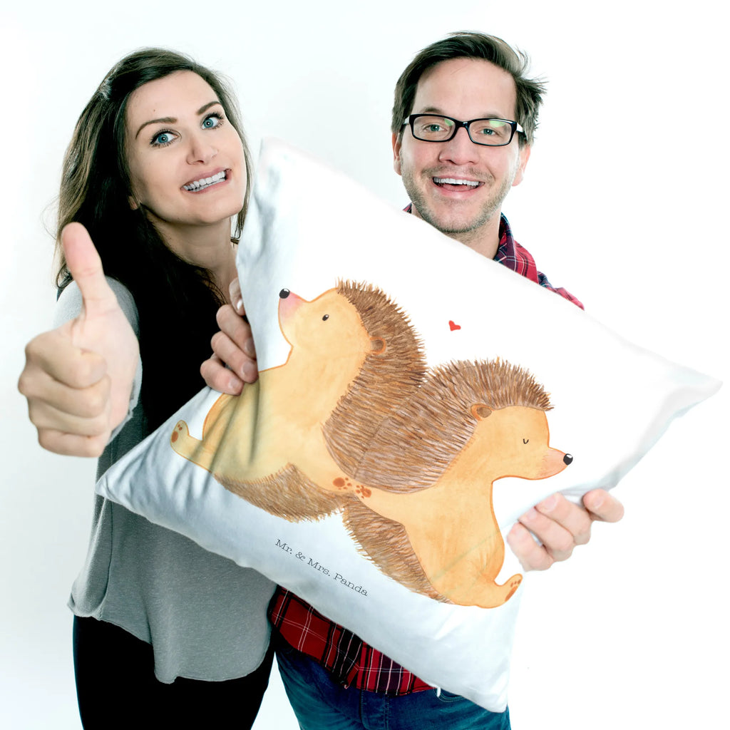 Cushion Hedgehogs holding hands Kopfkissen 40x40, Sofakissen, Sofakissen 40x40, Dekokissen 40x40, Dekokissen Sofa, Kissenhülle, Kopfkissen, Motivkissen, Kissenbezüge, Kissenbezug 40x40, Couchkissen, Kissen 40x40 Waschbar, sitzkissen, Zierkissen, Kissen, Kissen 40x40, Dekokissen, Kissenhülle 40x40, sofakissen, Liebe, Partner, Freund, Freundin, Ehemann, Ehefrau, Heiraten, Verlobung, Heiratsantrag, Liebesgeschenk, Jahrestag, Hocheitstag, Igel, Liebesbeweis, Geschenk für zwei, Hochzeit, Gemeinsamkeit, Lieblingsmensch, große Liebe, Igelliebe, Liebesbotschaft, Love, Hand in Hand