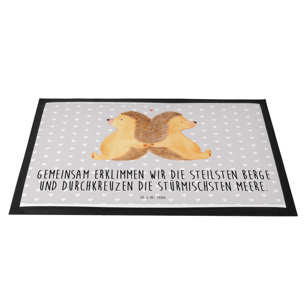 Fußmatte Igel händchenhaltend Eingangsteppich, Fußmatten, Schmutzmatte, Türvorleger, flurmatte, Sauberlaufmatte, Schmutzfangteppich, Schmutzfangmatte, Fußabtreter, Türmatte, Fußabstreifer, Haustürmatte, Fussmatte, Abtreter, sauberlaufmatten, Eingangsmatte, fußmatte, schmutzfangmatten, Schmutzfänger, hausmatte, Schuhabstreifer, türmatten, Abtretmatte, matte haustür, außenmatte, abstreifer, Partner, Freundin, Liebe, Heiraten, Jahrestag, Heiratsantrag, Hocheitstag, Liebesgeschenk, Verlobung, Ehefrau, Freund, Ehemann, Love, Liebesbotschaft, Gemeinsamkeit, Große Liebe, Igelliebe, Hand in Hand, Geschenk für Zwei, Hochzeit, Liebesbeweis, Lieblingsmensch, Igel