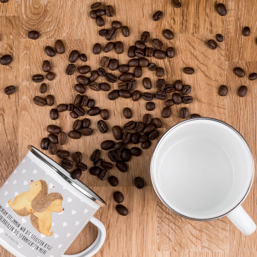 Kempingowy kubek emaliowany Jeże trzymające się za łapki Miłość, partner, przyjaciel, przyjaciółka, mąż, żona, wesele, zaręczyny, prośba o rękę, prezent miłosny, rocznica, dzień ślubu