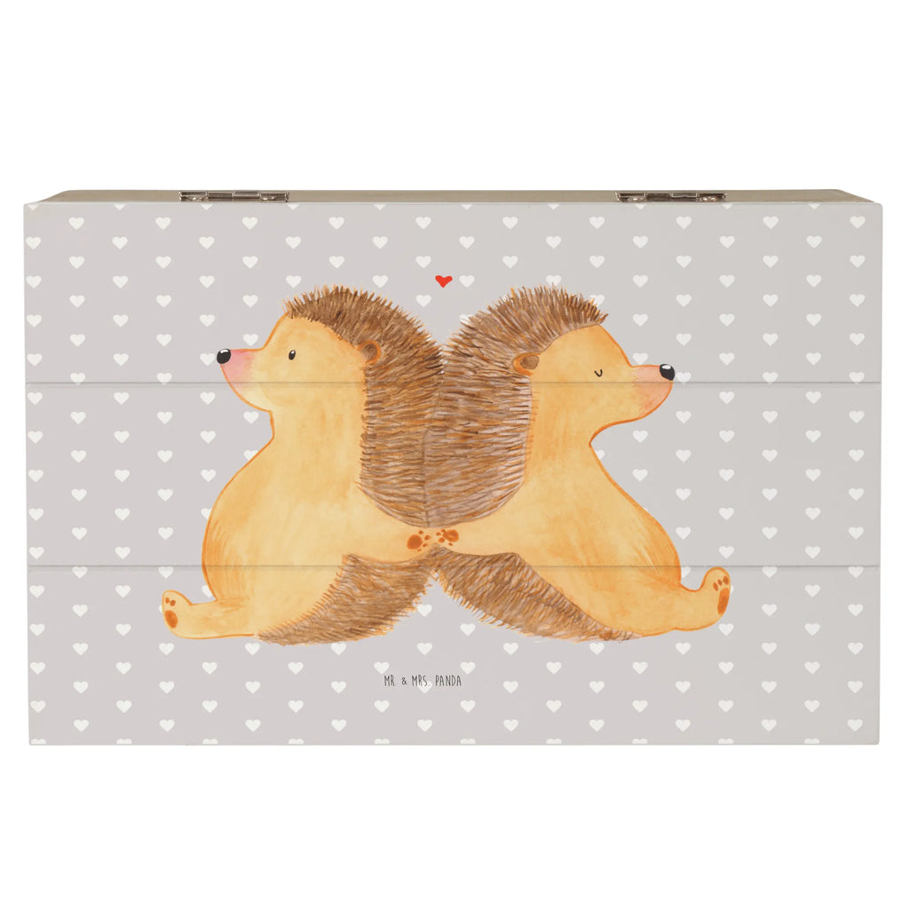 Holzkiste Igel händchenhaltend Geschenkdose, Holzkiste, Kiste, Schatzkiste, Aufbewahrungsbox, Erinnerungskiste, Geschenkbox, Schatulle, Dekokiste, Truhe, XXL, Erinnerungsbox, Liebe, Partner, Freund, Freundin, Ehemann, Ehefrau, Heiraten, Verlobung, Heiratsantrag, Liebesgeschenk, Jahrestag, Hocheitstag, Love, Igelliebe, Geschenk für zwei, Igel, Hand in Hand, Liebesbeweis, Lieblingsmensch, Hochzeit, Liebesbotschaft, Gemeinsamkeit, große Liebe