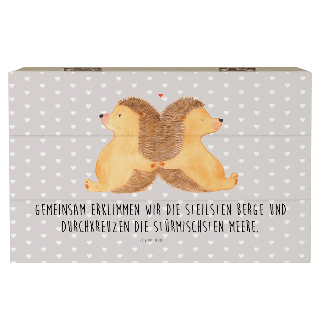 Holzkiste Igel händchenhaltend Geschenkdose, Holzkiste, Kiste, Schatzkiste, Aufbewahrungsbox, Erinnerungskiste, Geschenkbox, Schatulle, Dekokiste, Truhe, XXL, Erinnerungsbox, Liebe, Partner, Freund, Freundin, Ehemann, Ehefrau, Heiraten, Verlobung, Heiratsantrag, Liebesgeschenk, Jahrestag, Hocheitstag, Love, Igelliebe, Geschenk für zwei, Igel, Hand in Hand, Liebesbeweis, Lieblingsmensch, Hochzeit, Liebesbotschaft, Gemeinsamkeit, große Liebe