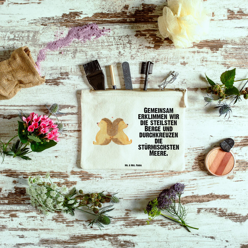 torebka na makijaż Jeże trzymające się za łapki Kulturtasche, Schminktasche, Kulturbeutel, toiletry bag, pencil case, aufbewahrungsbeutel, pinsel tasche, Kosmetiktasche, beauty case, Stiftemäppchen, Schminkbeutel, Schminktäschchen, Mäppchen, Kosmetikbeutel, Etui, Waschtasche, Schlampermäppchen, beauty tasche, Waschbeutel, kosmetiktäschchen, utensilientasche, aufbewahrungstasche, Federmappe, Freundin, Liebe, Ehefrau, Ehemann, Partner, Verlobung, Freund, Jahrestag, Hocheitstag, Heiratsantrag, Liebesgeschenk, Heiraten, Geschenk für Zwei, Love, Igelliebe, Igel, Hochzeit, Lieblingsmensch, Liebesbotschaft, Liebesbeweis, Große Liebe, Hand in Hand, Gemeinsamkeit