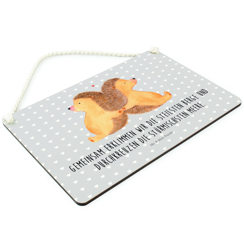 Deko Schild Igel händchenhaltend Motivschild, dekoration schild, holzbild, Küchenschild, hängeschild, wandtafel, Türschild Familie, sprüche schild, Schild mit Spruch, Dekoschild, Holzschild, Türschild, Holztafel, dekotafel, Deko Wandtafel, wandhänger, Badschild, dekoschilder, Deko Schild, Schild, Wandschild, Spruchschild, Freund, Liebe, Heiraten, Jahrestag, Heiratsantrag, Liebesgeschenk, Hocheitstag, Verlobung, Partner, Freundin, Ehemann, Ehefrau, Hochzeit, Geschenk für Zwei, Lieblingsmensch, Große Liebe, Love, Liebesbeweis, Liebesbotschaft, Hand in Hand, Gemeinsamkeit, Igel, Igelliebe