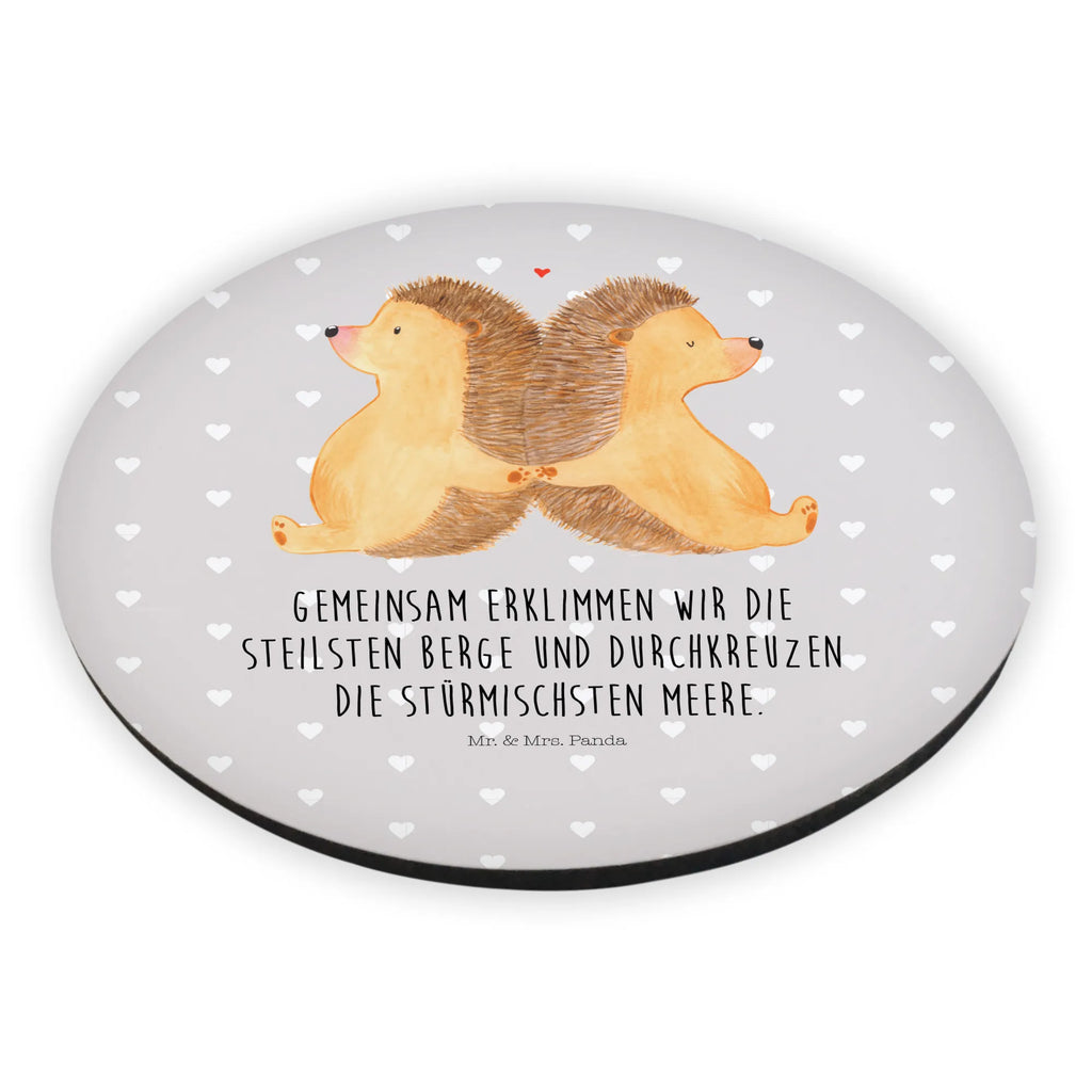 Okrągły magnes Jeże trzymające się za łapki kühlschrankmagnete, magnete, Kühlschrankmagnet, rundmagnet, Heiraten, Liebesgeschenk, Heiratsantrag, Hocheitstag, Freundin, Jahrestag, Freund, Verlobung, Partner, Ehemann, Ehefrau, Liebe, Große Liebe, Lieblingsmensch, Liebesbotschaft, Hand in Hand, Gemeinsamkeit, Love, Geschenk für Zwei, Igelliebe, Liebesbeweis, Igel, Hochzeit