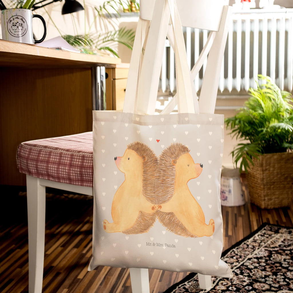 Shopping bag Hedgehogs holding hands Tragetasche Geschenkidee, Tragetasche Mit Henkel, Tragetasche Kinder, Tragetasche Wiederverwendbar, Beutel Tasche, Faltbare Tragetasche, Tragetasche Handgemacht, Tragetasche Robust, Stofftaschen, Tragetasche Vintage, Jutetaschen, Kleine Tragetasche, Tragetasche Design, Tragetasche Blanko, Lustige Tragetasche, Tragetasche Nachhaltig, Tragetasche Zum Umhängen, Leinentasche, Tragetasche Ohne Plastik, Baumwolltaschen, Tragetasche Für Bücher, Tragetasche Für Alltag, Tragetasche Für Einkäufe, Bunte Tragetasche, Tragetasche Modern, Tragetaschen, Baumwolltasche, Tragetasche Für Büro, Leinentaschen, Tragetasche Damen, Tragetasche Umweltfreundlich, Einkaufstasche, Tragetasche Für Schule, Jutetasche, Tragetasche Herren, Stofftasche, Tragetasche Mit Spruch, Tragetasche Waschbar, Große Tragetasche, Tragetasche, Einkaufstaschen, Tragetasche Bedruckt, Tragetasche Mit Motiv, Liebe, Partner, Freund, Freundin, Ehemann, Ehefrau, Heiraten, Verlobung, Heiratsantrag, Liebesgeschenk, Jahrestag, Hocheitstag, Liebesbotschaft, große Liebe, Hand in Hand, Liebesbeweis, Love, Gemeinsamkeit, Hochzeit, Igel, Igelliebe, Geschenk für zwei, Lieblingsmensch