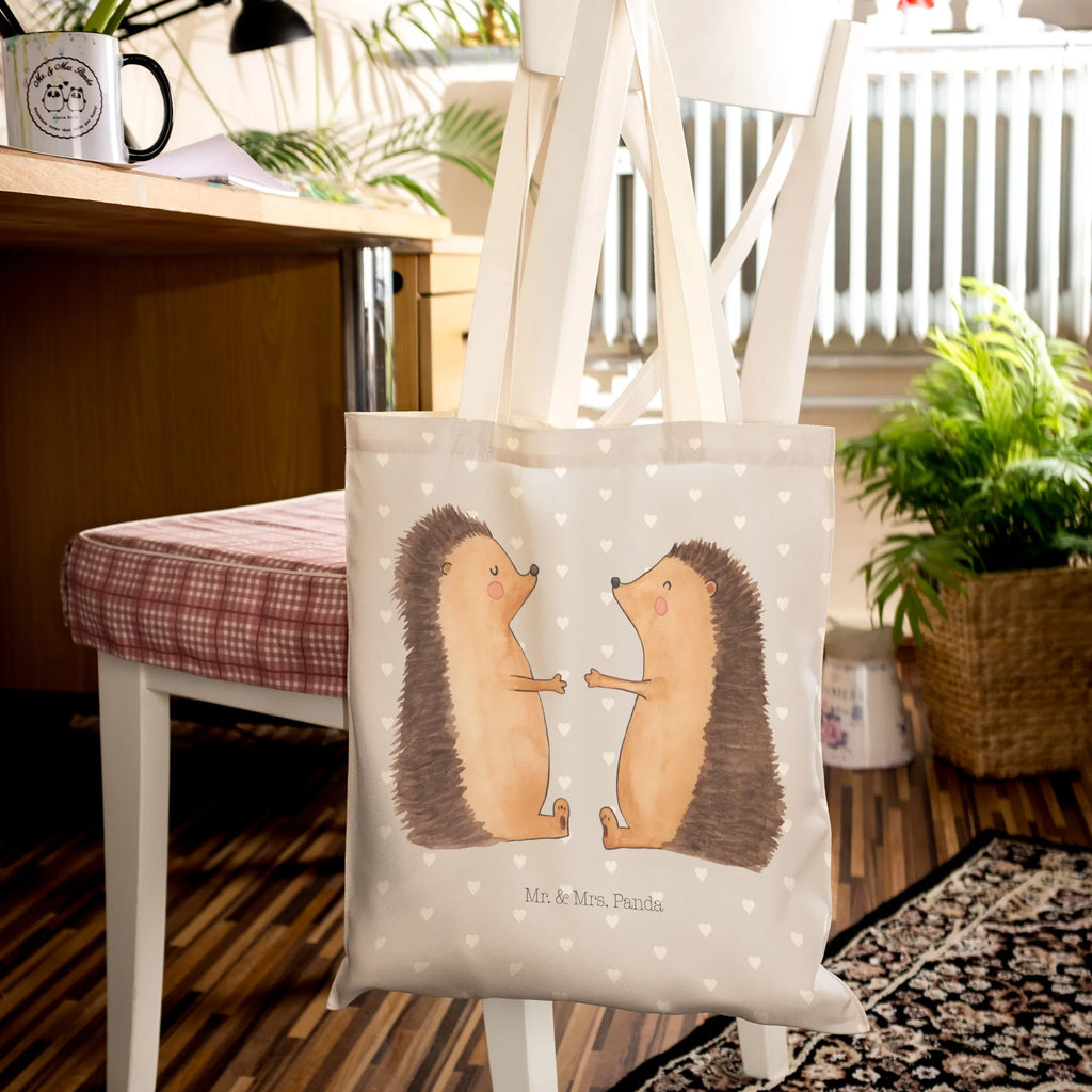 Shopping bag Hedgehogs in love Jutetasche, Tragetasche Design, Tragetasche Robust, Tragetasche Bedruckt, Leinentasche, Tragetasche Blanko, Tragetasche Für Einkäufe, Tragetasche Handgemacht, Tragetasche Mit Motiv, Tragetasche Für Alltag, Große Tragetasche, Jutetaschen, Tragetasche Umweltfreundlich, Tragetasche Vintage, Tragetasche Für Schule, Tragetasche Mit Henkel, Tragetasche Für Bücher, Tragetasche Kinder, Einkaufstasche, Baumwolltaschen, Tragetasche, Tragetasche Wiederverwendbar, Tragetasche Damen, Tragetasche Herren, Tragetasche Modern, Lustige Tragetasche, Beutel Tasche, Baumwolltasche, Leinentaschen, Tragetasche Für Büro, Stofftasche, Tragetasche Mit Spruch, Tragetasche Waschbar, Faltbare Tragetasche, Kleine Tragetasche, Tragetasche Geschenkidee, Tragetasche Ohne Plastik, Einkaufstaschen, Tragetasche Zum Umhängen, Bunte Tragetasche, Stofftaschen, Tragetasche Nachhaltig, Tragetaschen, Liebe, Partner, Freund, Freundin, Ehemann, Ehefrau, Heiraten, Verlobung, Heiratsantrag, Liebesgeschenk, Jahrestag, Hocheitstag, Hochzeitstag, Hochzeit, Verheiratet, Verlobt, Liebesbeweis, Verliebt, Igel, Geschenk