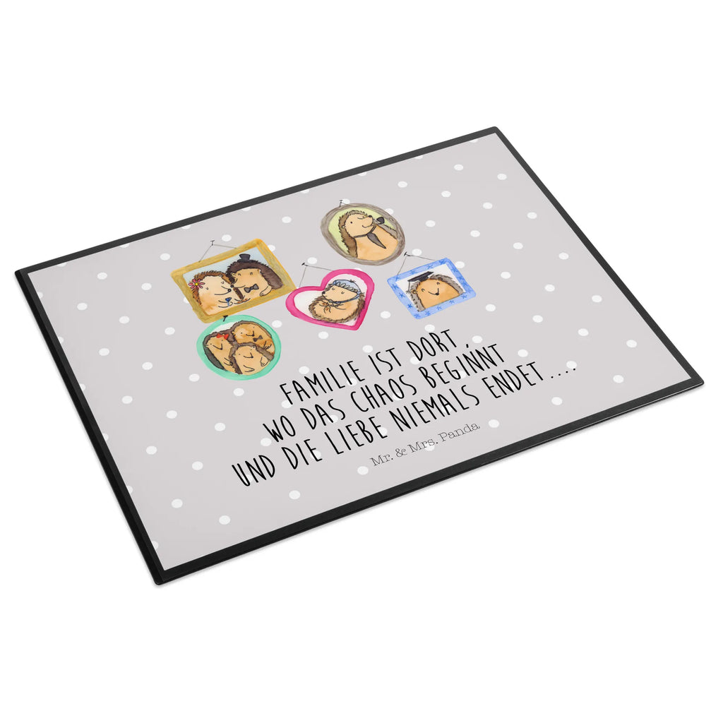 Schreibtischunterlage Igel Familie schreibauflage, pultunterlage, schreibauflagen, Schreibunterlage, tischmatte, schreibtischmatte, arbeitsunterlage, schreibtischunterlage, tischmatten, tischauflage, arbeitsmatte, Schreibtisch Matte, schreibtischauflagen, tischpads, Tischunterlage, Schreibtisch Unterlagen, schreibmatte, Schreibtischauflage, tischauflagen, schreibtischunterlagen, tischpad, Oma, Opa, Muttertag, Familie, Schwester, Bruder, Vatertag, Mama, Papa, Igel, Zusammenhalt, Glück, Bilder, Liebe