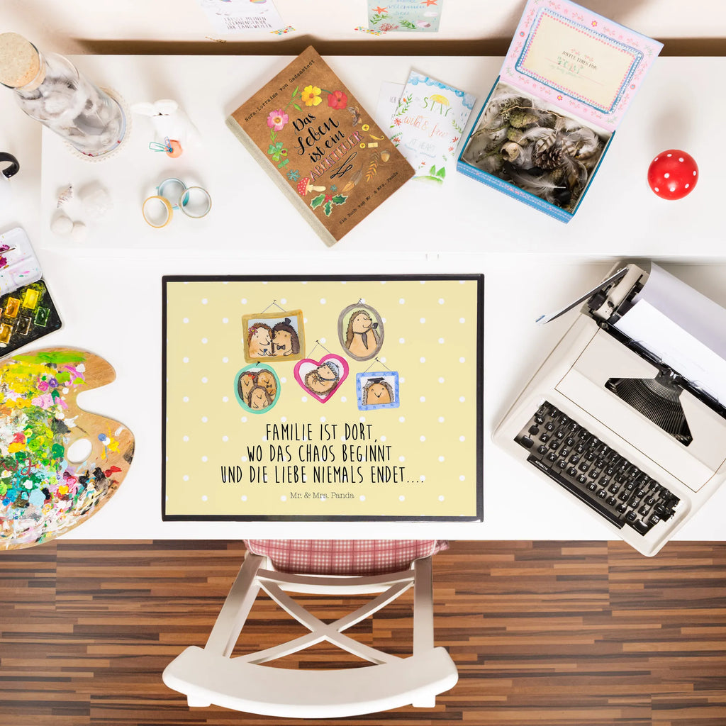 Schreibtischunterlage Igel Familie schreibauflage, pultunterlage, schreibauflagen, Schreibunterlage, tischmatte, schreibtischmatte, arbeitsunterlage, schreibtischunterlage, tischmatten, tischauflage, arbeitsmatte, Schreibtisch Matte, schreibtischauflagen, tischpads, Tischunterlage, Schreibtisch Unterlagen, schreibmatte, Schreibtischauflage, tischauflagen, schreibtischunterlagen, tischpad, Oma, Opa, Muttertag, Familie, Schwester, Bruder, Vatertag, Mama, Papa, Igel, Zusammenhalt, Glück, Bilder, Liebe