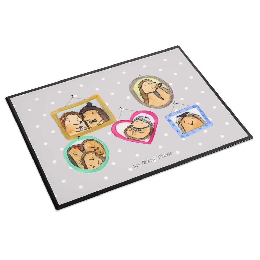 Schreibtischunterlage Igel Familie schreibauflage, pultunterlage, schreibauflagen, Schreibunterlage, tischmatte, schreibtischmatte, arbeitsunterlage, schreibtischunterlage, tischmatten, tischauflage, arbeitsmatte, Schreibtisch Matte, schreibtischauflagen, tischpads, Tischunterlage, Schreibtisch Unterlagen, schreibmatte, Schreibtischauflage, tischauflagen, schreibtischunterlagen, tischpad, Oma, Opa, Muttertag, Familie, Schwester, Bruder, Vatertag, Mama, Papa, Igel, Zusammenhalt, Glück, Bilder, Liebe