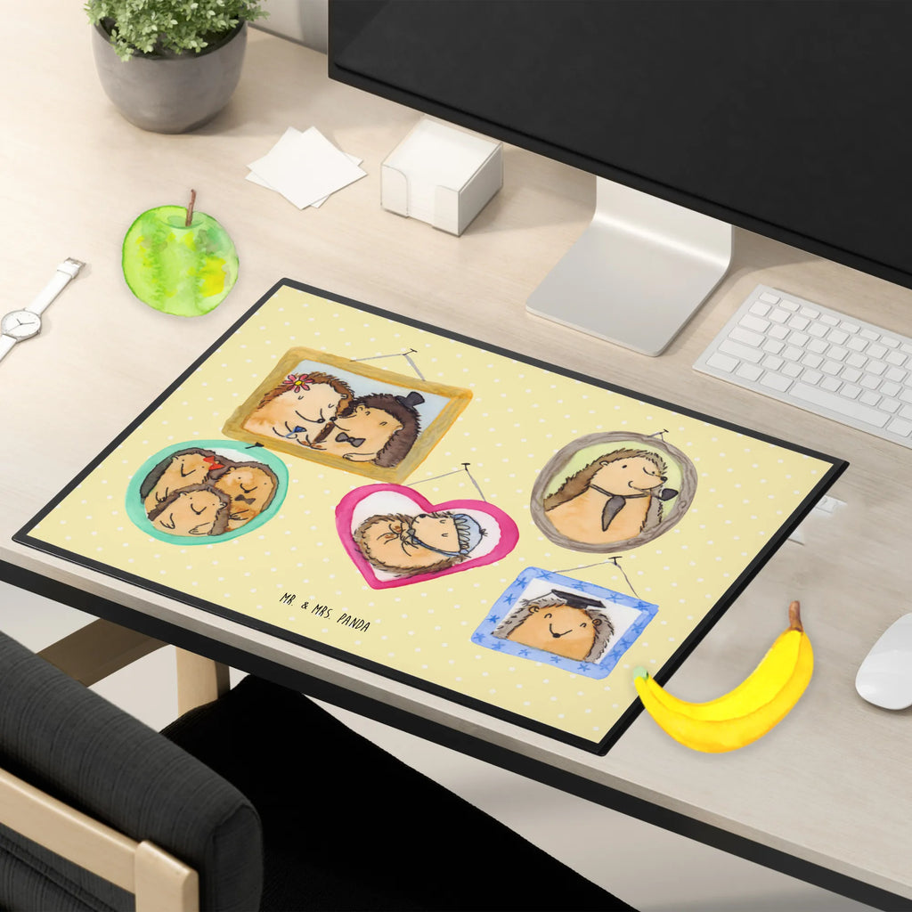 Schreibtischunterlage Igel Familie schreibauflage, pultunterlage, schreibauflagen, Schreibunterlage, tischmatte, schreibtischmatte, arbeitsunterlage, schreibtischunterlage, tischmatten, tischauflage, arbeitsmatte, Schreibtisch Matte, schreibtischauflagen, tischpads, Tischunterlage, Schreibtisch Unterlagen, schreibmatte, Schreibtischauflage, tischauflagen, schreibtischunterlagen, tischpad, Oma, Opa, Muttertag, Familie, Schwester, Bruder, Vatertag, Mama, Papa, Igel, Zusammenhalt, Glück, Bilder, Liebe