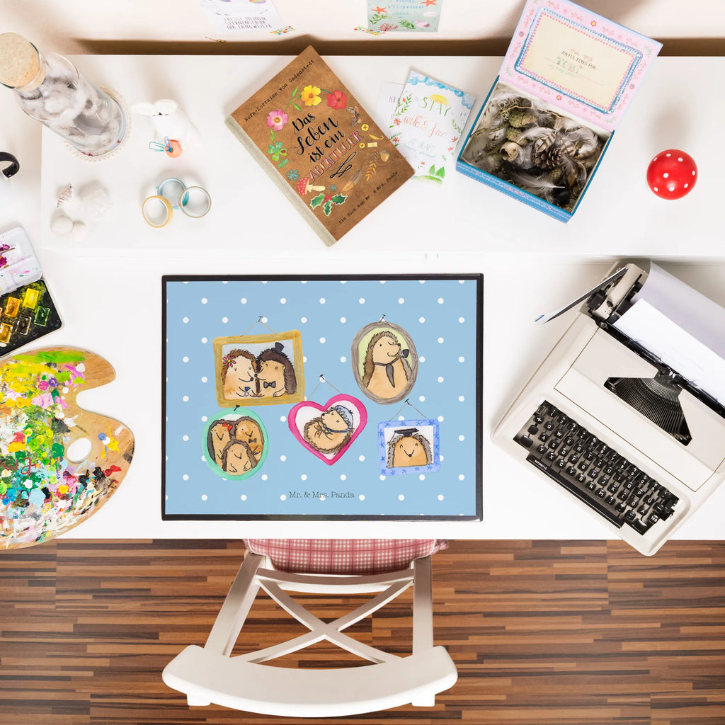 Schreibtischunterlage Igel Familie schreibauflage, pultunterlage, schreibauflagen, Schreibunterlage, tischmatte, schreibtischmatte, arbeitsunterlage, schreibtischunterlage, tischmatten, tischauflage, arbeitsmatte, Schreibtisch Matte, schreibtischauflagen, tischpads, Tischunterlage, Schreibtisch Unterlagen, schreibmatte, Schreibtischauflage, tischauflagen, schreibtischunterlagen, tischpad, Oma, Opa, Muttertag, Familie, Schwester, Bruder, Vatertag, Mama, Papa, Igel, Zusammenhalt, Glück, Bilder, Liebe