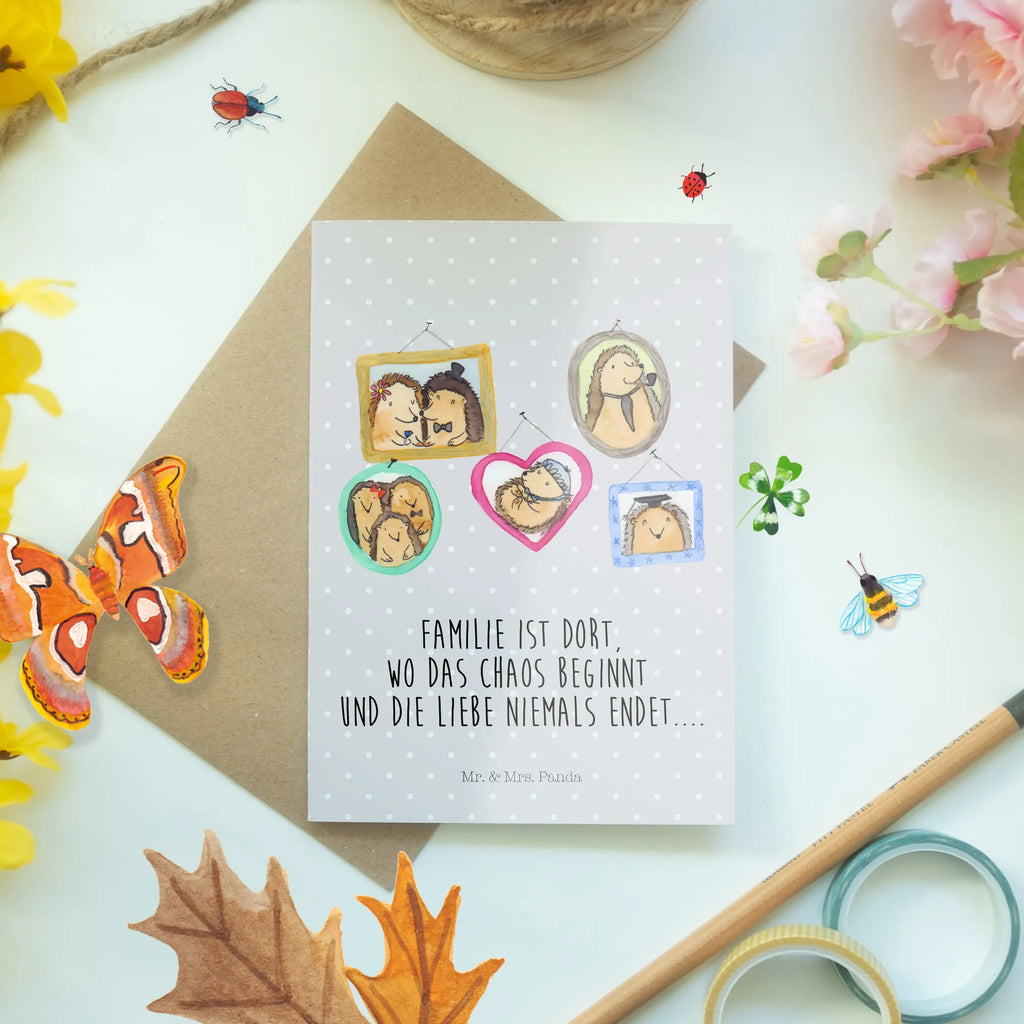 Grußkarte Igel Familie osterkarten, dankeskarten, doppelkarte, Glückwunschkarte, vatertagskarte, genesungskarte, weihnachtskarten, faltkarte, jubiläumskarte, firmungskarte, hochzeitskarten, valentinstagskarte, osterkarte, abiturkarte, einladungskarten, Motivkarte, Grußkarten, neujahrskarte, glückwunschkarten, Beileidskarte, Grußkarte, Klappkarte, kommunionskarte, spruchkarte, babykarte, Oma, Opa, Muttertag, Familie, Schwester, Bruder, Vatertag, Mama, Papa, Igel, Bilder, Zusammenhalt, Glück, Liebe