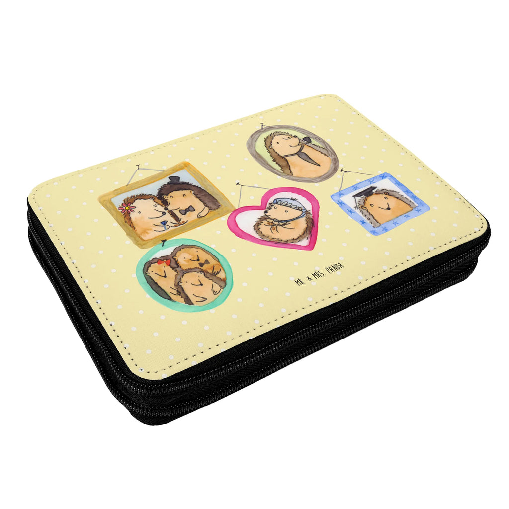 Leather folder Hedgehog family Schuletui, Stifte Etui, Stifteetui, Schlampermäppchen, Bleistiftetui, Malmappe, Etui für Stifte, Schreibetui, Federmappe Set, Stiftemappe, Stiftebeutel, Stiftetasche, Buntstiftmäppchen, Schulmäppchen, Bleistift Etui, Buntstiftetui, Federmäppchen, Farbstiftetui, Zeichenetui, Schreibmappe, Mäppchen, Federtasche, Schüleretui, Bruder, Familie, Muttertag, Papa, Schwester, Mama, Vatertag, Opa, Oma, Igel, Glück, Liebe, Zusammenhalt, Bilder