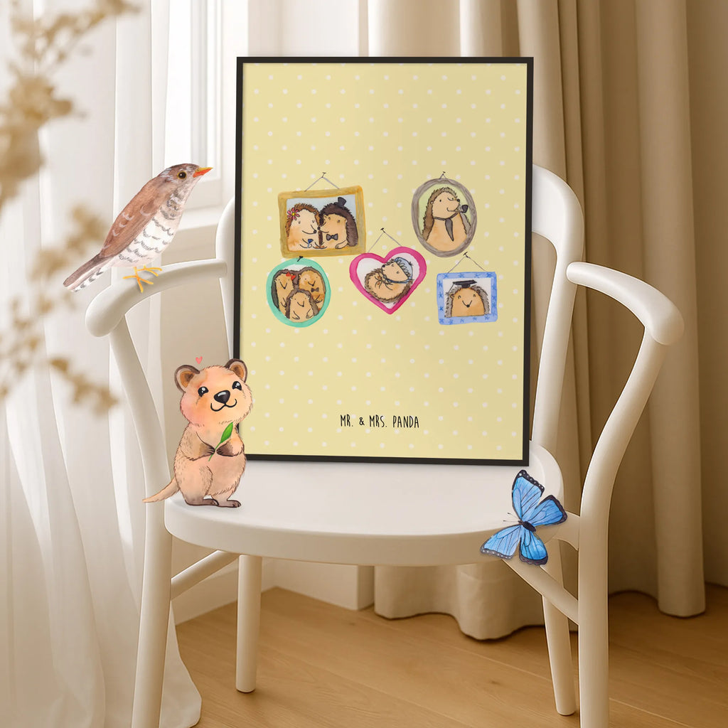 Poster Igel Familie Designposter, Wanddekoration, Bild für Wand, drucke, wanddeko, Deko Bild, Poster, kunst für die wand, Kunstdruck, Mr. & Mrs. Panda Poster, Posterdruck, Wandschmuck, Bild, Wandbild, wandkunst, kunstdruck poster, Plakat, Wandposter, kunstposter, wanddruck, grafikposter, Wanddeko Bild, Bruder, Schwester, Familie, Opa, Oma, Papa, Mama, Vatertag, Muttertag, Liebe, Zusammenhalt, Igel, Glück, Bilder