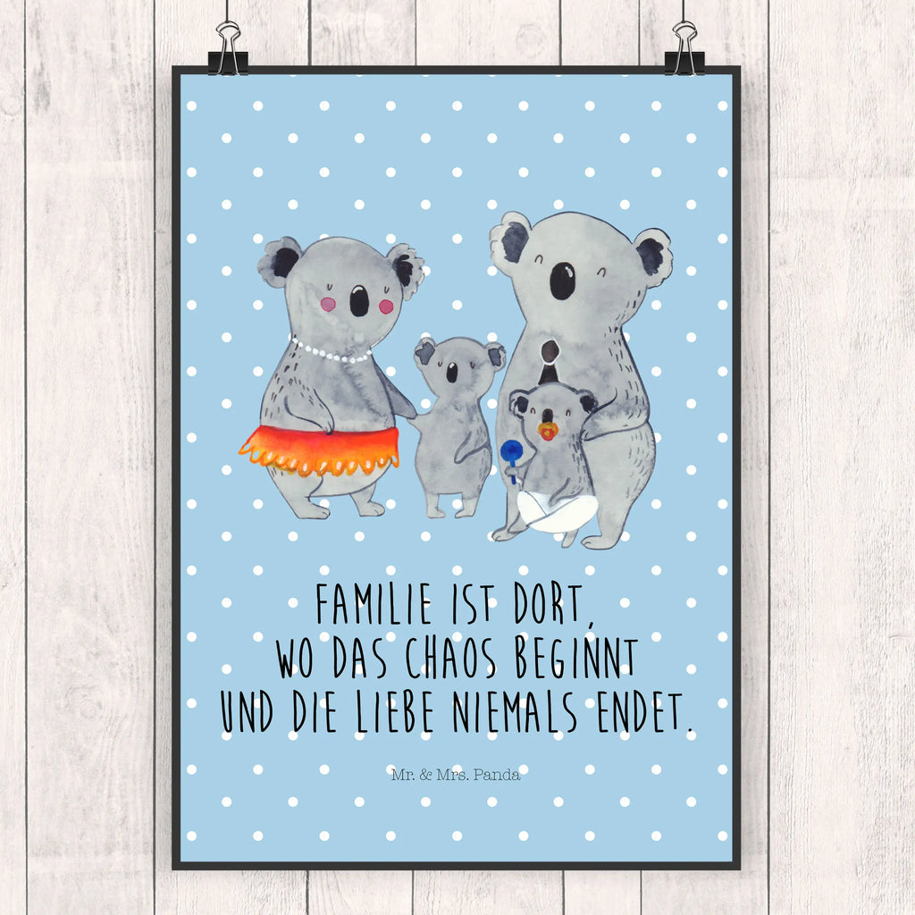 Plakat Rodzina koali Wandposter, Küchenposter, Wanddeko, Raumdekoration, Poster, Wanddekoration, Kinderposter, Bild, Handgemaltes Poster, Mr. & Mrs. Panda Poster, Designposter, Posterdruck, Kunstdruck, Wanddeko Bild, Familie, Vatertag, Muttertag, Bruder, Schwester, Mama, Papa, Oma, Opa, Koalas, Koala, Kinder, Familienleben, Geschwister, Family