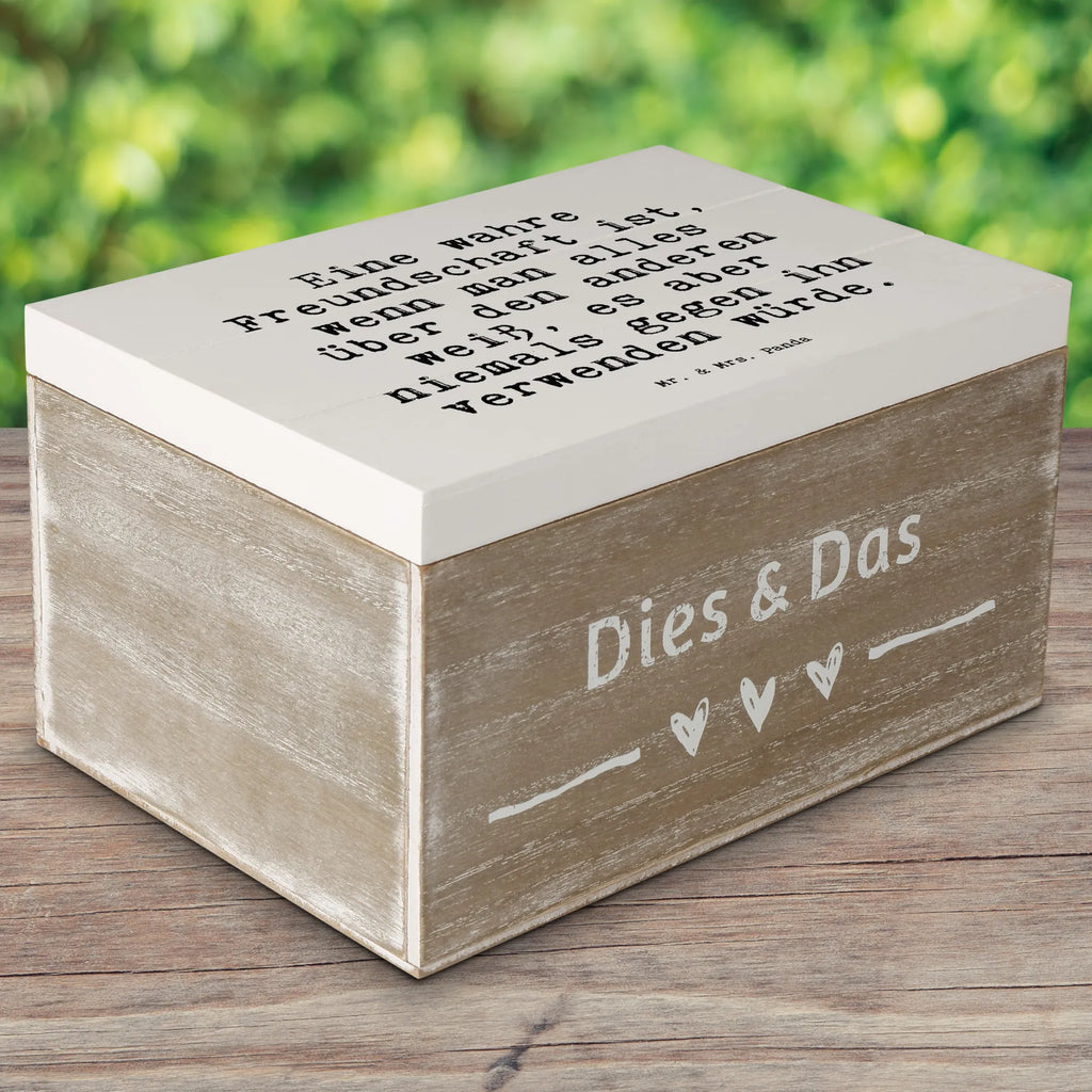 Holzkiste Sprüche und Zitate Eine wahre Freundschaft ist, wenn man alles über den anderen weiß, es aber niemals gegen ihn verwenden würde. Aufbewahrungskiste, Schatulle, holzschatulle, holzschachtel, Holztruhe, Holzbox mit Deckel, Aufbewahrungsbox aus Holz, truhe holz, Box aus Holz, Aufbewahrungsbox, box holz, Aufbewahrungsbox Holz, aufbewahrungskisten, Holzbox, holztruhen, kiste holz, aufbewahrungskiste mit deckel, Holzkisten, aufbewahrungstruhe, Holzboxen, Holzkiste mit Deckel, Holz Aufbewahrungsbox, holzkästchen, Holzkiste, aufbewahrungsboxen, Sprüche, Lustige Sprüche, Weisheiten, Zitate, Spruch, Spruch Geschenke, Spruch Sprüche Weisheiten Zitate Lustig Weisheit Worte