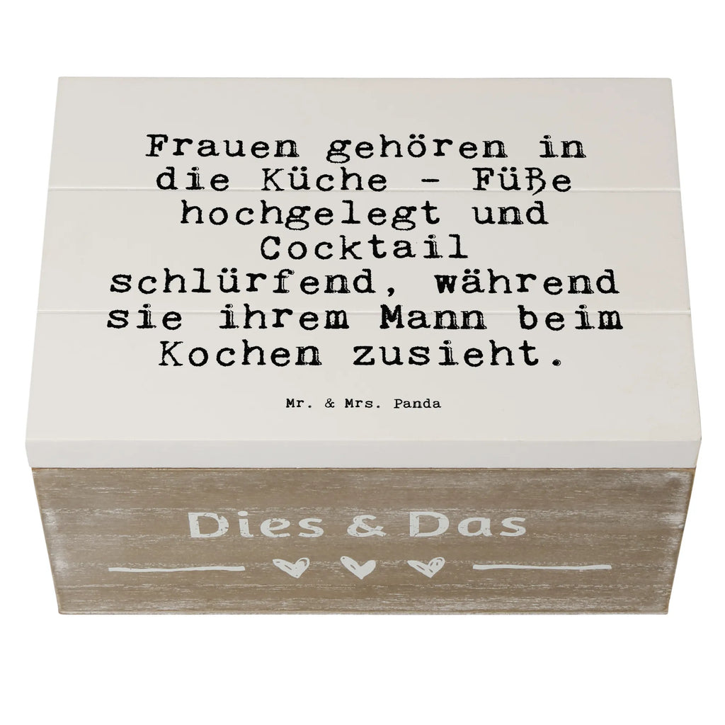 Holzkiste Sprüche und Zitate Frauen gehören in die Küche - Füße hochgelegt und Cocktail schlürfend, während sie ihrem Mann beim Kochen zusieht. holzschatulle, Holzkiste, Holz Aufbewahrungsbox, Aufbewahrungskiste, holztruhen, Box aus Holz, Schatulle, Holzboxen, Holztruhe, Holzkisten, aufbewahrungsboxen, Holzkiste mit Deckel, aufbewahrungskiste mit deckel, box holz, Holzbox mit Deckel, Aufbewahrungsbox Holz, holzschachtel, truhe holz, Aufbewahrungsbox aus Holz, aufbewahrungstruhe, kiste holz, aufbewahrungskisten, holzkästchen, Aufbewahrungsbox, Holzbox, Sprüche, Lustige Sprüche, Weisheiten, Zitate, Spruch, Spruch Geschenke, Spruch Sprüche Weisheiten Zitate Lustig Weisheit Worte
