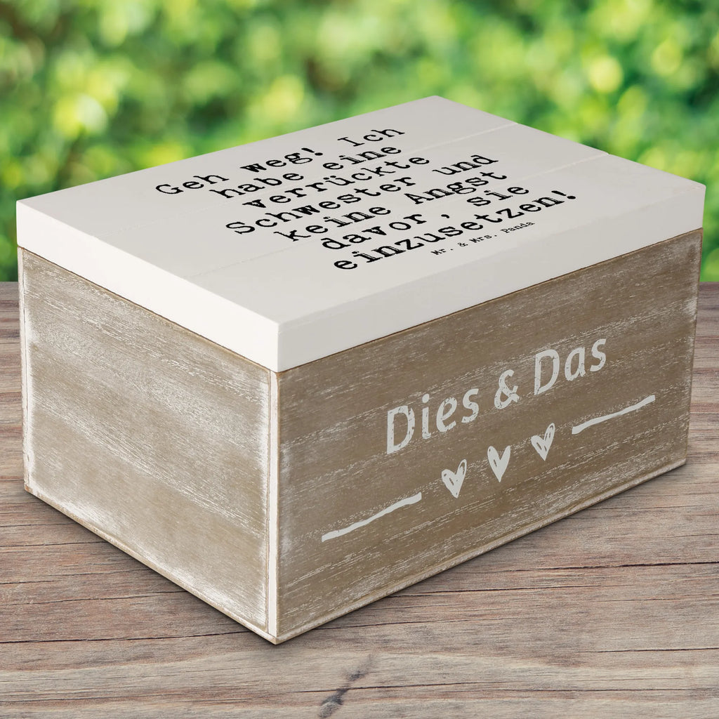 Holzkiste Sprüche und Zitate Geh weg! Ich habe eine verrückte Schwester und keine Angst davor, sie einzusetzen! Aufbewahrungsbox aus Holz, box holz, Schatulle, Aufbewahrungskiste, Holzbox mit Deckel, holzschachtel, aufbewahrungsboxen, Holzkiste mit Deckel, kiste holz, Aufbewahrungsbox, Holzkiste, holztruhen, Holzboxen, Holztruhe, aufbewahrungskisten, truhe holz, Holz Aufbewahrungsbox, Holzbox, holzkästchen, Box aus Holz, aufbewahrungskiste mit deckel, holzschatulle, aufbewahrungstruhe, Aufbewahrungsbox Holz, Holzkisten, Sprüche, Lustige Sprüche, Weisheiten, Zitate, Spruch, Spruch Geschenke, Spruch Sprüche Weisheiten Zitate Lustig Weisheit Worte