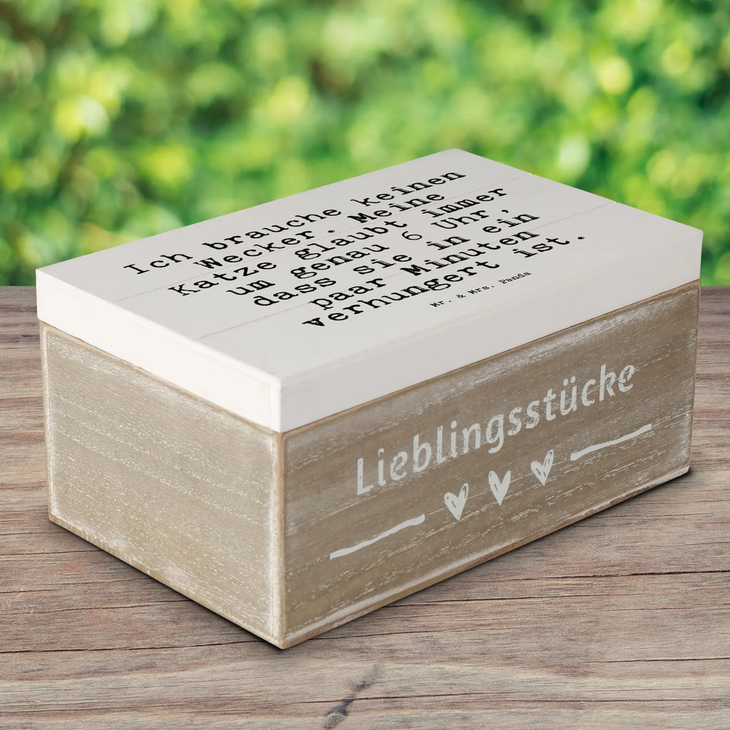 Holzkiste Sprüche und Zitate Ich brauche keinen Wecker. Meine Katze glaubt immer um genau 6 Uhr, dass sie in ein paar Minuten verhungert ist. aufbewahrungstruhe, holzkästchen, Holzboxen, box holz, holzschatulle, kiste holz, aufbewahrungskiste mit deckel, Aufbewahrungsbox aus Holz, Holzkiste, Aufbewahrungskiste, Holzkisten, Box aus Holz, aufbewahrungskisten, Schatulle, aufbewahrungsboxen, truhe holz, Holzbox mit Deckel, holzschachtel, Holzbox, Holztruhe, Holzkiste mit Deckel, holztruhen, Holz Aufbewahrungsbox, Aufbewahrungsbox Holz, Aufbewahrungsbox, Sprüche, Lustige Sprüche, Weisheiten, Zitate, Spruch, Spruch Geschenke, Spruch Sprüche Weisheiten Zitate Lustig Weisheit Worte