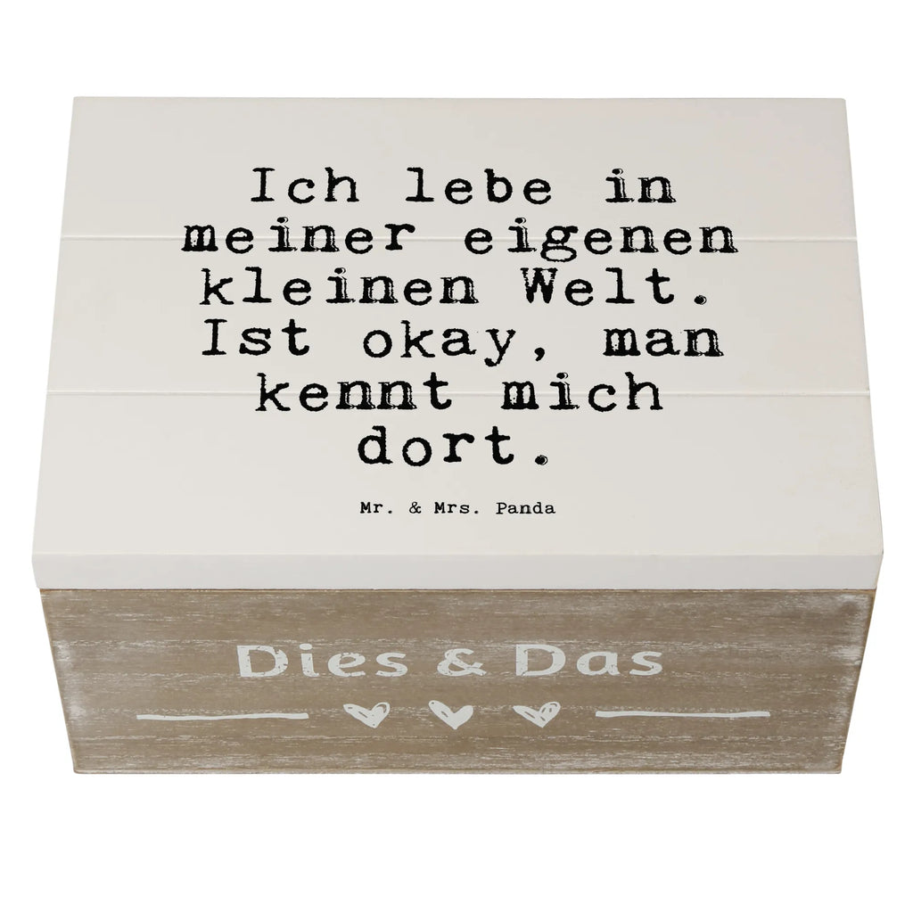 Holzkiste Sprüche und Zitate Ich lebe in meiner eigenen kleinen Welt. Ist okay, man kennt mich dort. Aufbewahrungsbox, Geschenkdose, Truhe, Erinnerungsbox, Schatulle, Schatzkiste, XXL, Kiste, Erinnerungskiste, Holzkiste, Dekokiste, Geschenkbox, Spruch, Sprüche, lustige Sprüche, Weisheiten, Zitate, Spruch Geschenke, Spruch Sprüche Weisheiten Zitate Lustig Weisheit Worte