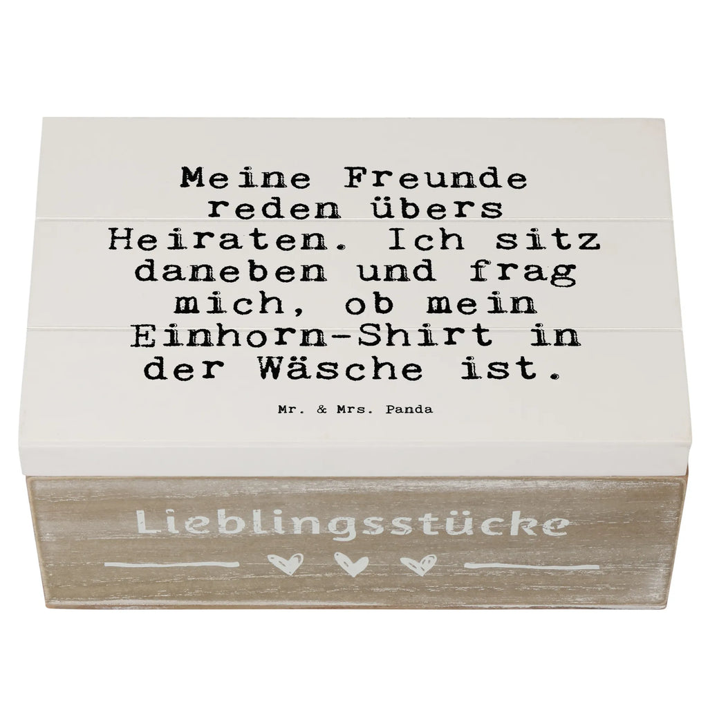 Holzkiste Sprüche und Zitate Meine Freunde reden übers Heiraten. Ich sitz daneben und frag mich, ob mein Einhorn-Shirt in der Wäsche ist. Kiste, XXL, Geschenkdose, Erinnerungskiste, Dekokiste, Truhe, Holzkiste, Aufbewahrungsbox, Geschenkbox, Schatzkiste, Schatulle, Erinnerungsbox, Spruch, Sprüche, lustige Sprüche, Weisheiten, Zitate, Spruch Geschenke, Spruch Sprüche Weisheiten Zitate Lustig Weisheit Worte